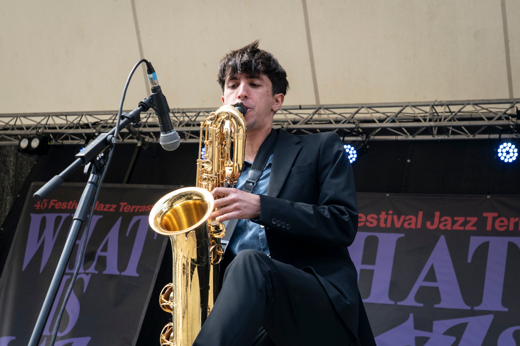 Aquest diumenge ha tingut lloc una de les cites més emblemàtiques i participatives del Festival de Jazz Terrassa: el Pícnic Jazz. La zona del Torrent de la Font d’en Sagrera, al sud del parc, ha acollit una jornada de música en directe, gastronomia i activitats lúdiques en un ambient festiu i familiar. A més del Pícnic Xics, a l’escenari principal hem tingut els concerts de la Fredi’s Jazz Band, i la veu magnètica de Sara Dowling amb Ignasi Terraza Trio. I a la tarda, Against The Blues i Dani Nel·lo.