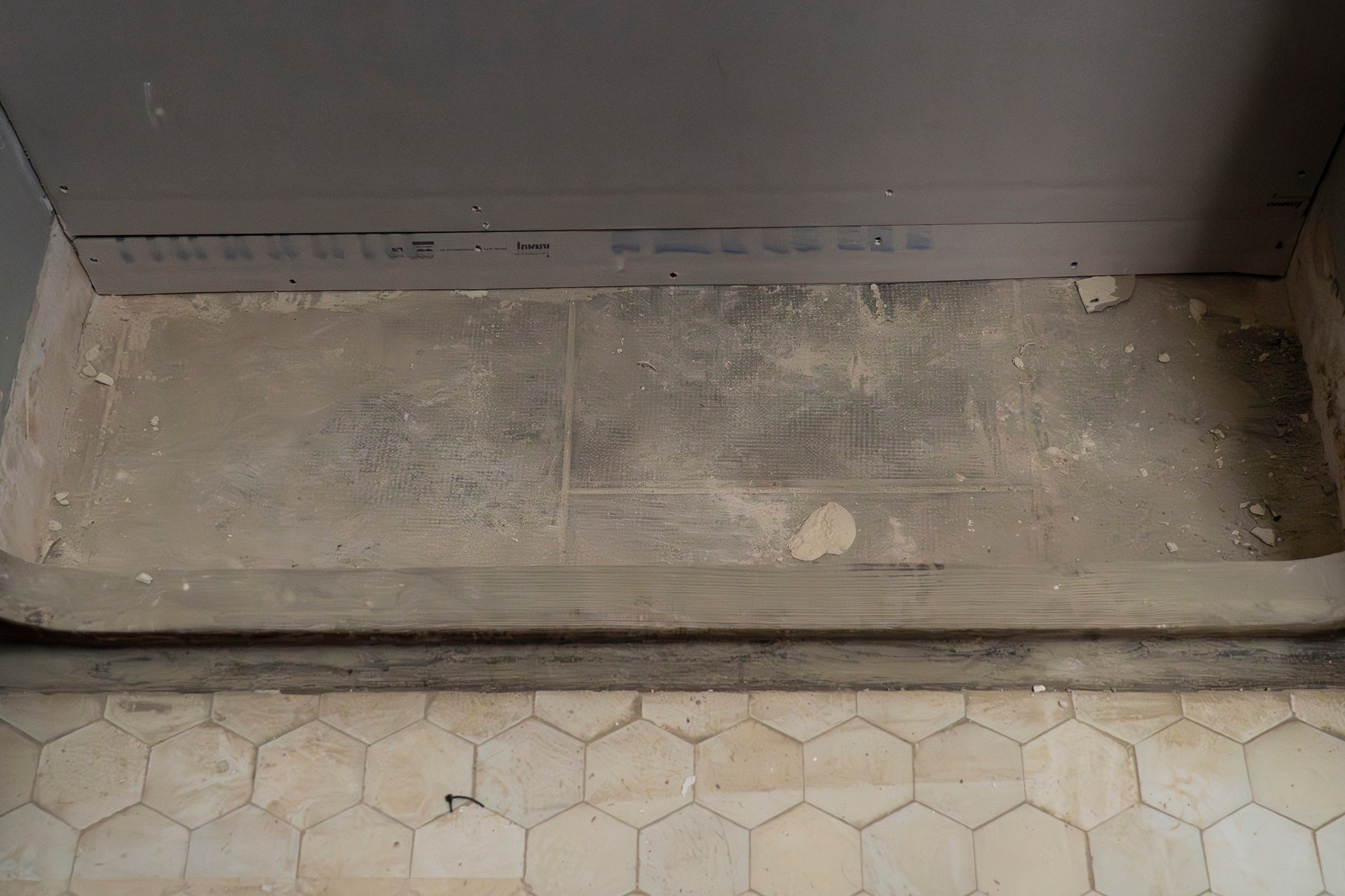 Visita a les obres del projecte de rehabilitació de la Masia Freixa. Els treballs han de finalitzar el pròxim 31 de maig, i han comptat amb una inversió d’1,8 milions d’euros provinents dels Next Generation. Els tècnics i operaris treballen a contrarellotge per complir el termini. Fusteria, paviments, calefacció o pintura són algunes de les tasques que encara tenen per endavant. 