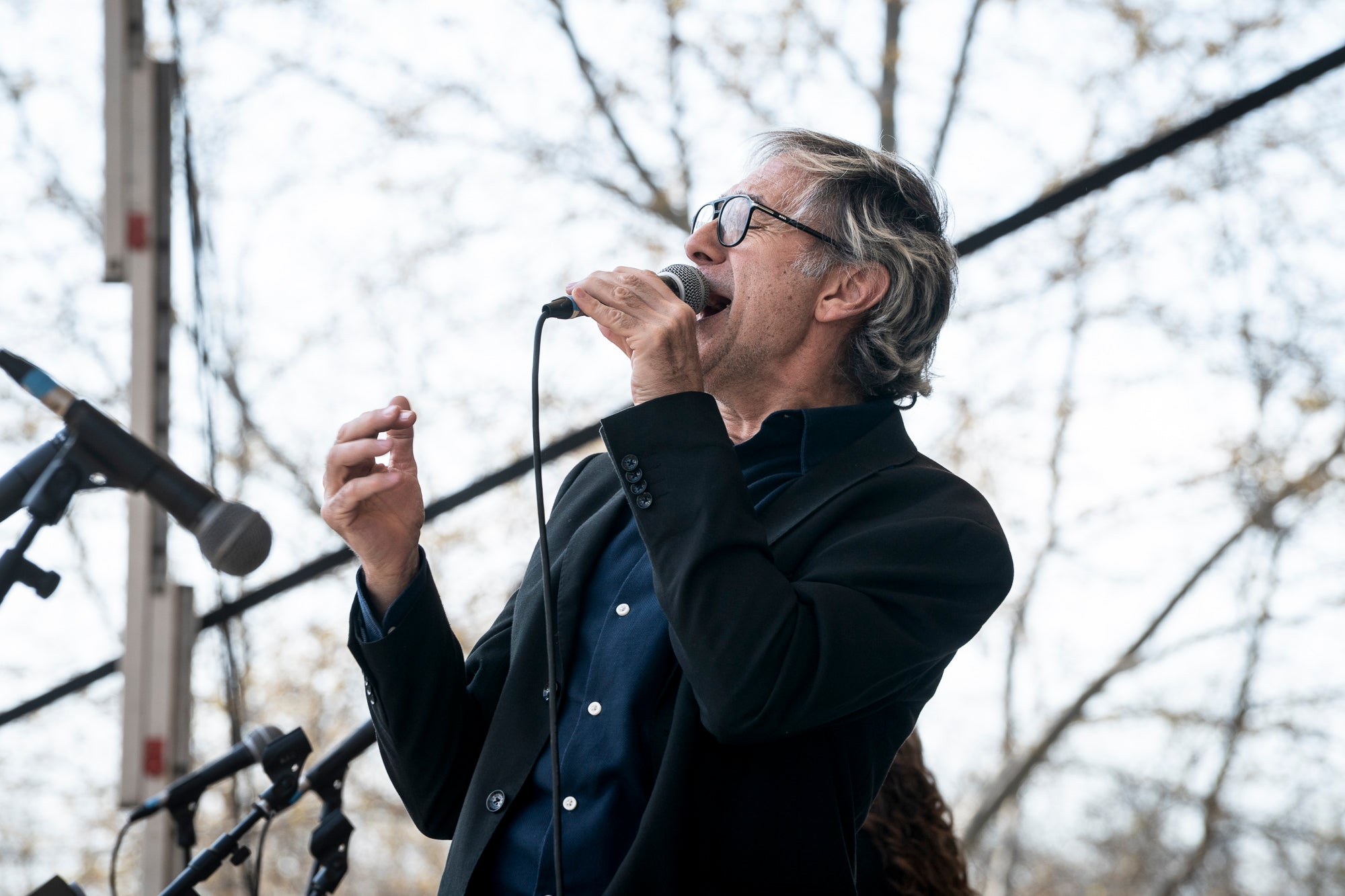 Aquest diumenge ha tingut lloc una de les cites més emblemàtiques i participatives del Festival de Jazz Terrassa: el Pícnic Jazz. La zona del Torrent de la Font d’en Sagrera, al sud del parc, ha acollit una jornada de música en directe, gastronomia i activitats lúdiques en un ambient festiu i familiar. A més del Pícnic Xics, a l’escenari principal hem tingut els concerts de la Fredi’s Jazz Band, i la veu magnètica de Sara Dowling amb Ignasi Terraza Trio. I a la tarda, Against The Blues i Dani Nel·lo.