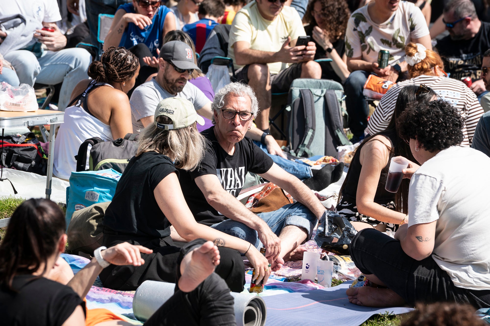 Aquest diumenge ha tingut lloc una de les cites més emblemàtiques i participatives del Festival de Jazz Terrassa: el Pícnic Jazz. La zona del Torrent de la Font d’en Sagrera, al sud del parc, ha acollit una jornada de música en directe, gastronomia i activitats lúdiques en un ambient festiu i familiar. A més del Pícnic Xics, a l’escenari principal hem tingut els concerts de la Fredi’s Jazz Band, i la veu magnètica de Sara Dowling amb Ignasi Terraza Trio. I a la tarda, Against The Blues i Dani Nel·lo.