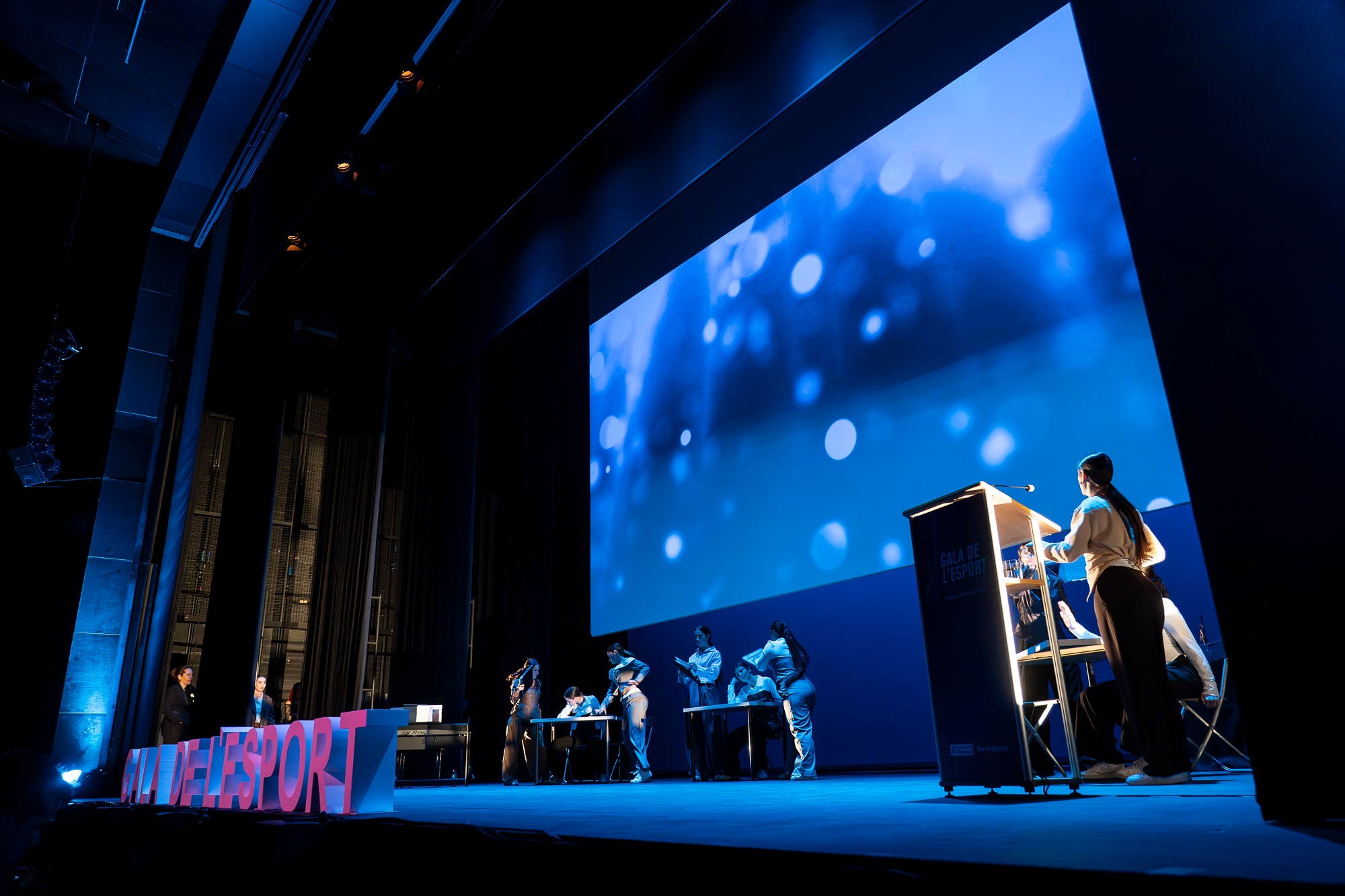 El Teatre Principal va acollir dimarts a la tarda la 51a Gala de l'Esport – Trofeu Lluís Francino i Riera. L'objectiu del certament és retre homenatge a l'esport de la ciutat i als i les esportistes locals, així com entitats, directius i tècnics que hagin destacat durant l'any 2025. El gran triomfar de la nit va ser el waterpolista Álvaro Granados, que va ser nomenat millor Esportista de l'any. En esport adaptat, el guanyador va ser el nedador Jacobo Garrido | Mireia Comas