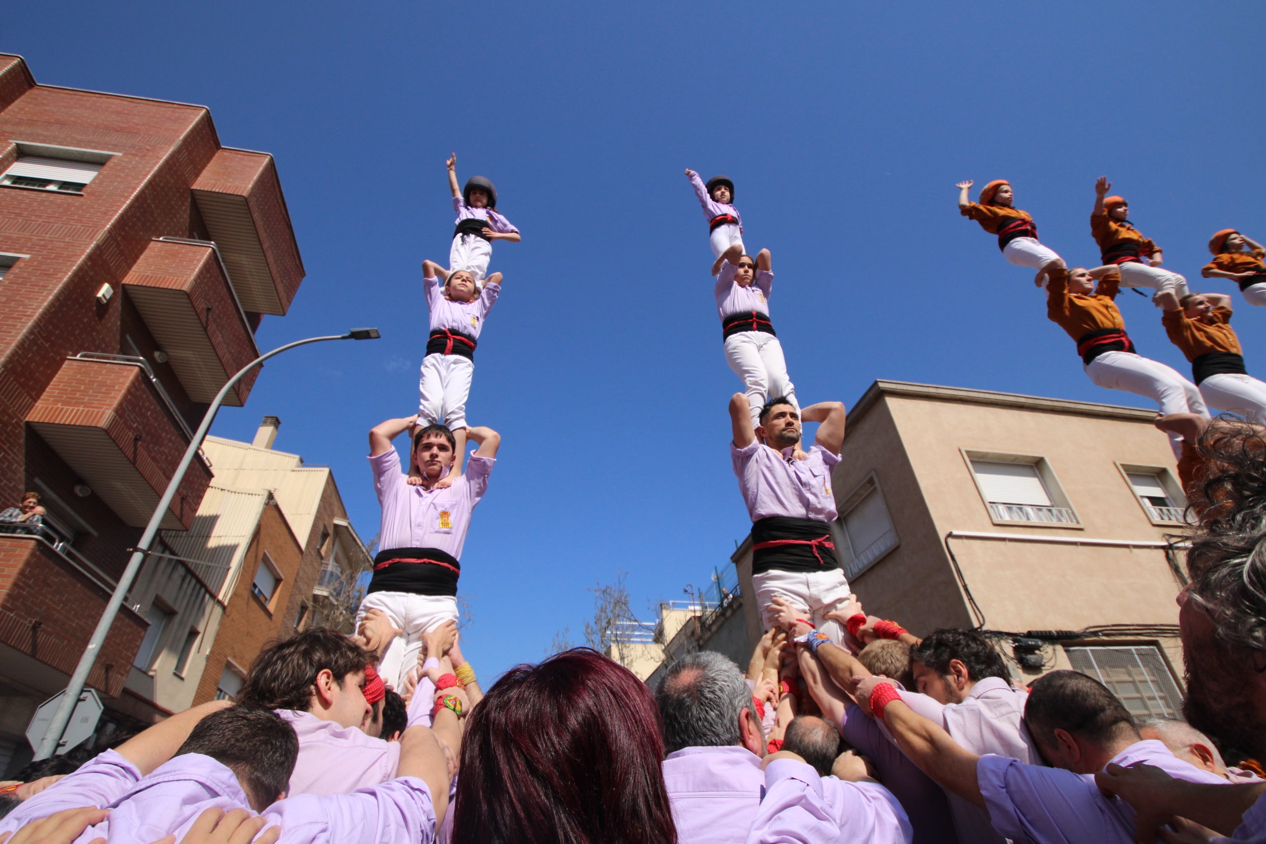 Els Minyons de Terrassa van actuar aquest passat diumenge, 22 de març, a la Festa Major del barri de Can Palet de Terrassa. Durant l'actuació, els malves van estrenar els primers castells de vuit de la temporada. Després de dos pilars de 4, la colla castellera van carregar un castell de 3 de 8 i un de 4 de 8. Els malves van tancar la jornada amb un pilar de 5 i 4 pilars de 4 simultanis. La pròxima actuació dels Minyons serà aquest diumenge, 29 de març, a les 12 del migdia a la festa de Diumenge de Rams de Manresa | Cedides
