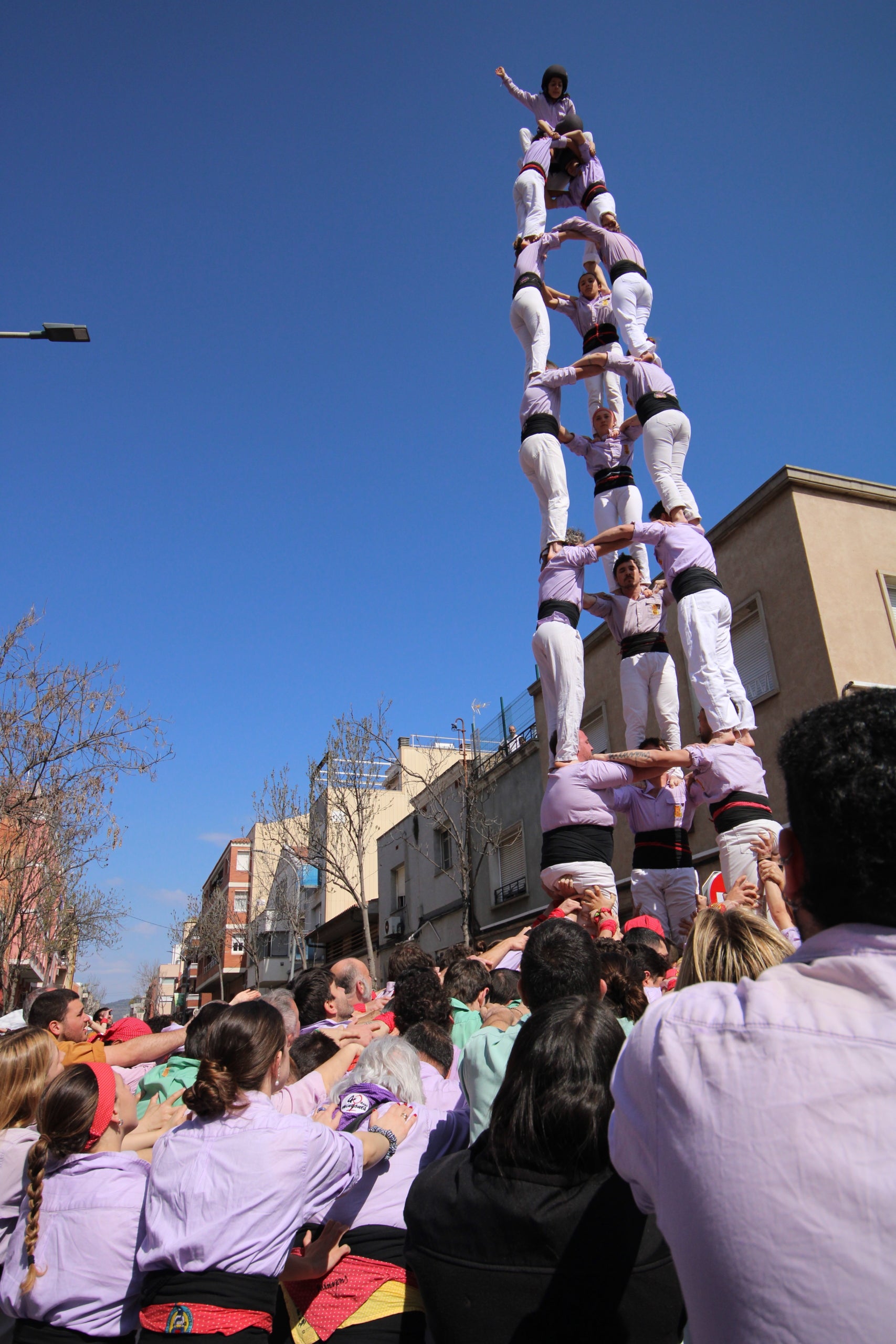 Els Minyons de Terrassa van actuar aquest passat diumenge, 22 de març, a la Festa Major del barri de Can Palet de Terrassa. Durant l'actuació, els malves van estrenar els primers castells de vuit de la temporada. Després de dos pilars de 4, la colla castellera van carregar un castell de 3 de 8 i un de 4 de 8. Els malves van tancar la jornada amb un pilar de 5 i 4 pilars de 4 simultanis. La pròxima actuació dels Minyons serà aquest diumenge, 29 de març, a les 12 del migdia a la festa de Diumenge de Rams de Manresa | Cedides