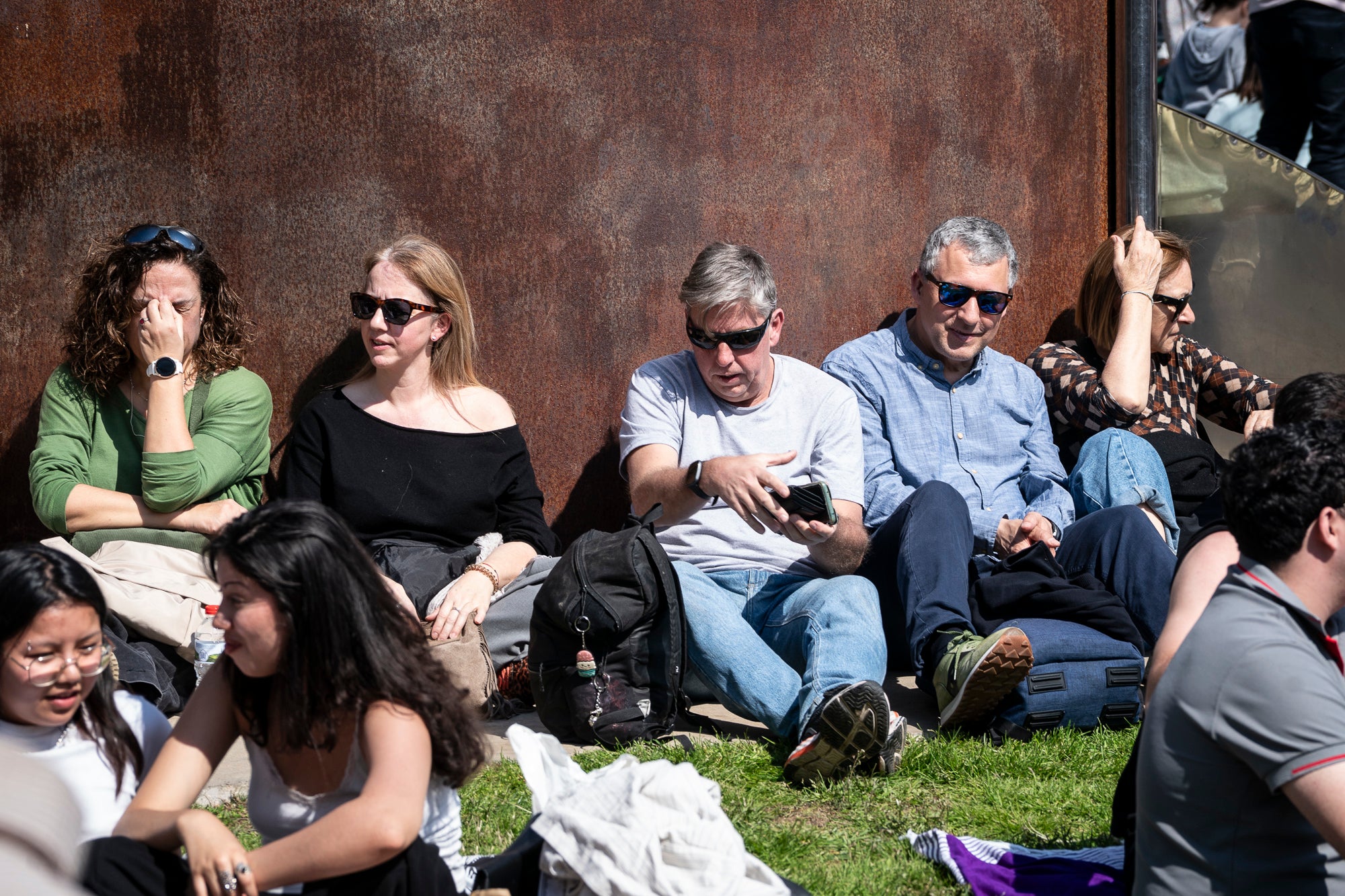 Aquest diumenge ha tingut lloc una de les cites més emblemàtiques i participatives del Festival de Jazz Terrassa: el Pícnic Jazz. La zona del Torrent de la Font d’en Sagrera, al sud del parc, ha acollit una jornada de música en directe, gastronomia i activitats lúdiques en un ambient festiu i familiar. A més del Pícnic Xics, a l’escenari principal hem tingut els concerts de la Fredi’s Jazz Band, i la veu magnètica de Sara Dowling amb Ignasi Terraza Trio. I a la tarda, Against The Blues i Dani Nel·lo.