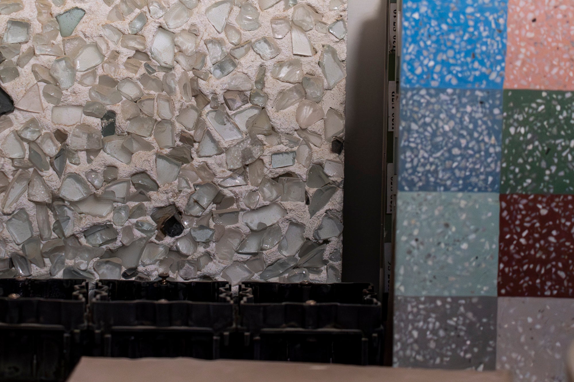 Visita a les obres del projecte de rehabilitació de la Masia Freixa. Els treballs han de finalitzar el pròxim 31 de maig, i han comptat amb una inversió d’1,8 milions d’euros provinents dels Next Generation. Els tècnics i operaris treballen a contrarellotge per complir el termini. Fusteria, paviments, calefacció o pintura són algunes de les tasques que encara tenen per endavant. 