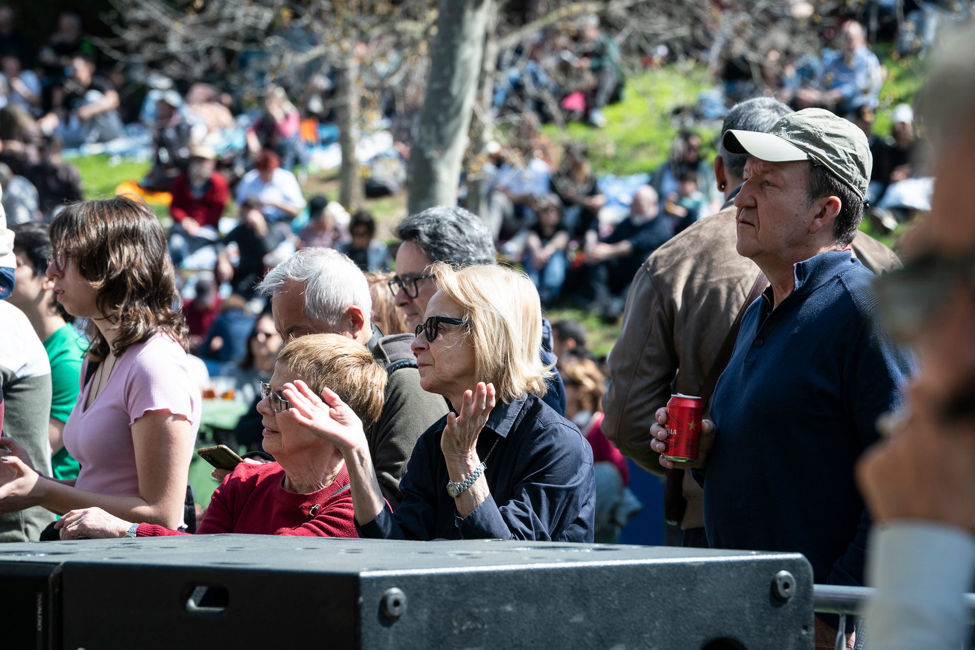 Aquest diumenge ha tingut lloc una de les cites més emblemàtiques i participatives del Festival de Jazz Terrassa: el Pícnic Jazz. La zona del Torrent de la Font d’en Sagrera, al sud del parc, ha acollit una jornada de música en directe, gastronomia i activitats lúdiques en un ambient festiu i familiar. A més del Pícnic Xics, a l’escenari principal hem tingut els concerts de la Fredi’s Jazz Band, i la veu magnètica de Sara Dowling amb Ignasi Terraza Trio. I a la tarda, Against The Blues i Dani Nel·lo.