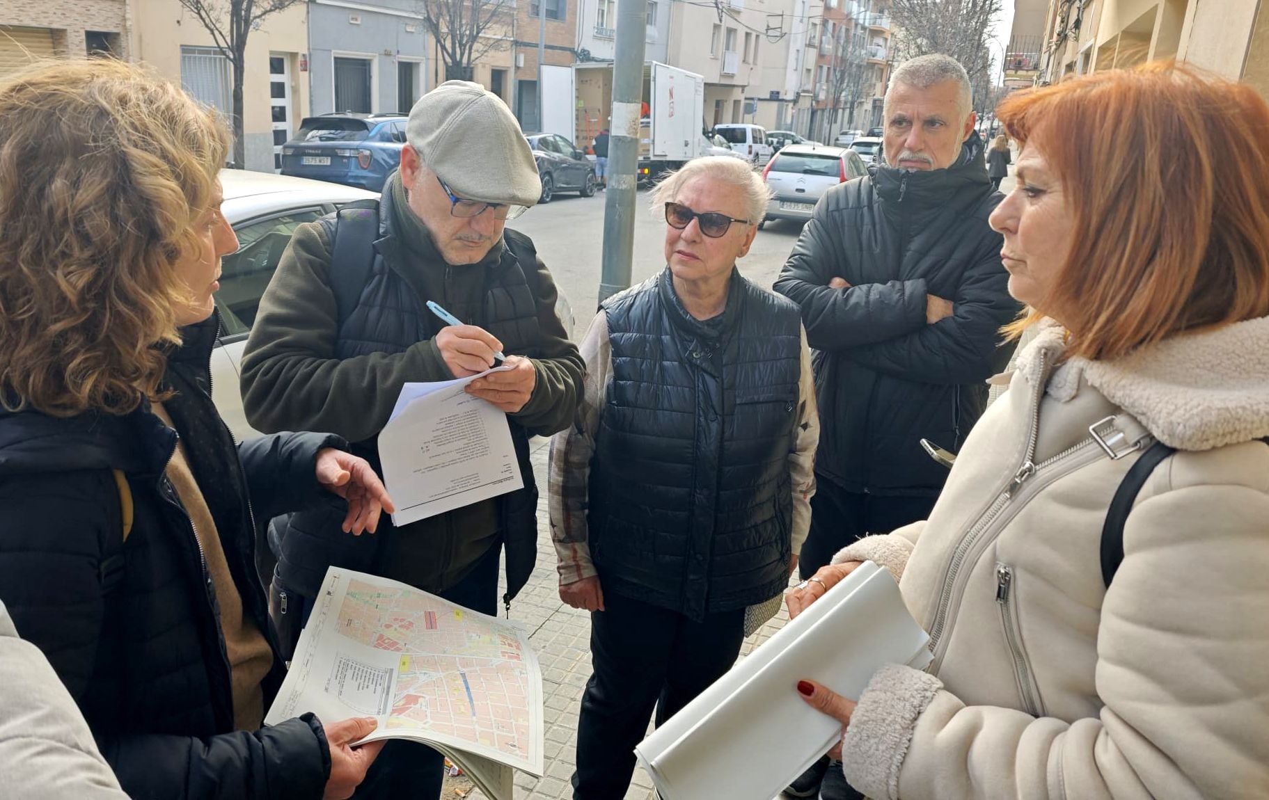 Trobada entre govern i AV Sant Pere Nord per parlar de l'esvoranc del carrer Ample | Aj. Terrassa