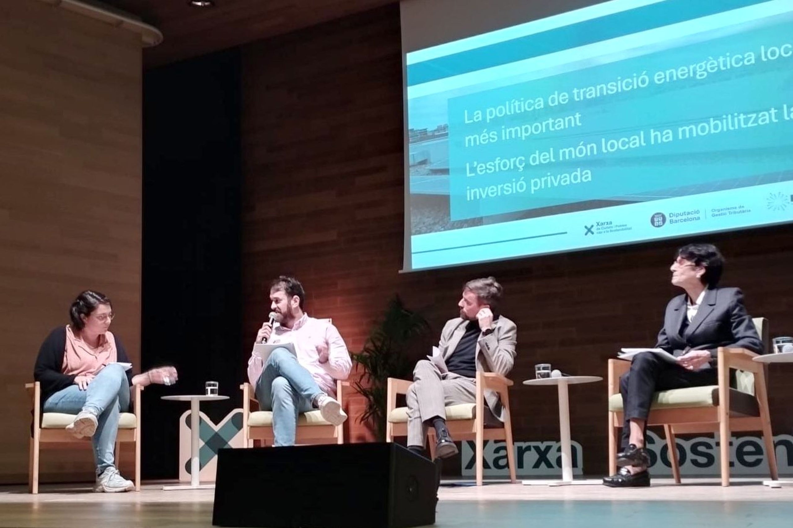 El tinent d’alcalde de Transició Ecològica, Noel Duque, ha participat en la taula rodona sobre transició energètica i fiscalitat local