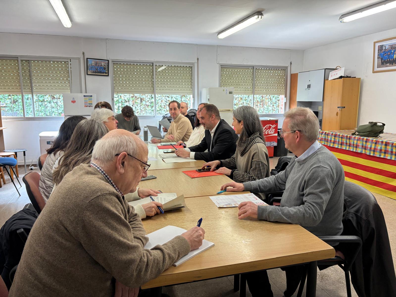 Visita al barri de Les Fonts de l'alcalde Jordi Ballart, acompanyant de l'associació de veïns i tècnics municipals | Aj. Terrassa