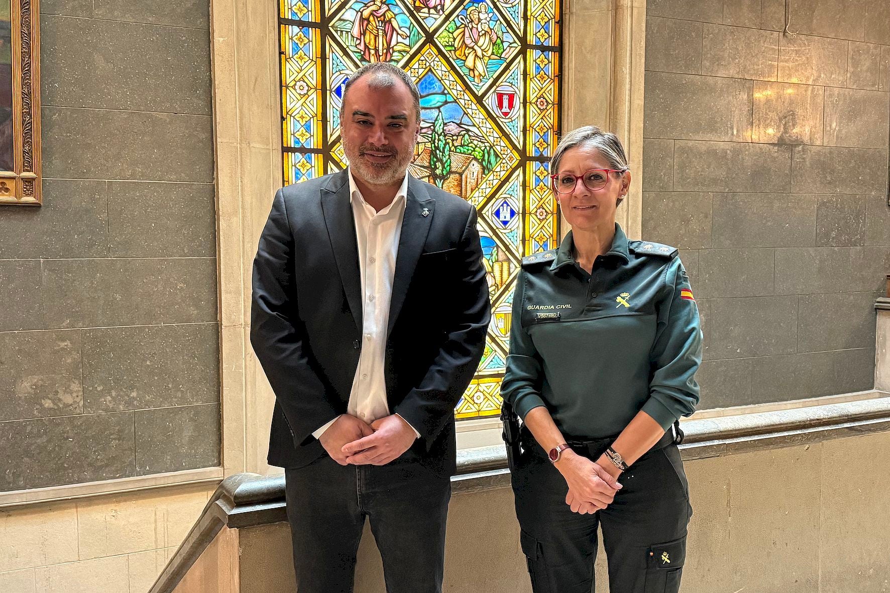 La comandant de la Guàrdia Civil Cristina Moreno amb l'alcalde Jordi Ballart | Aj. Terrassa