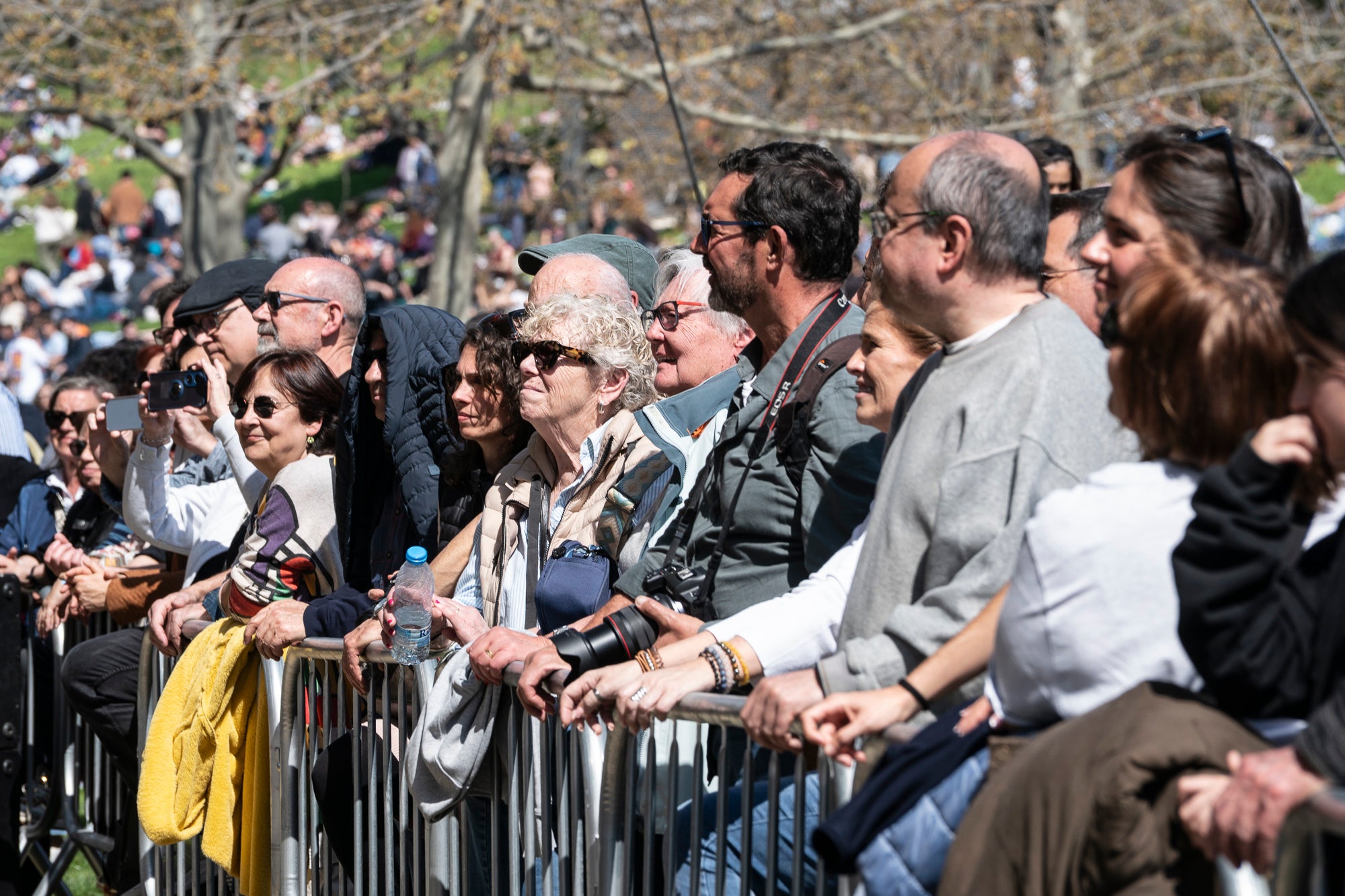 Aquest diumenge ha tingut lloc una de les cites més emblemàtiques i participatives del Festival de Jazz Terrassa: el Pícnic Jazz. La zona del Torrent de la Font d’en Sagrera, al sud del parc, ha acollit una jornada de música en directe, gastronomia i activitats lúdiques en un ambient festiu i familiar. A més del Pícnic Xics, a l’escenari principal hem tingut els concerts de la Fredi’s Jazz Band, i la veu magnètica de Sara Dowling amb Ignasi Terraza Trio. I a la tarda, Against The Blues i Dani Nel·lo.