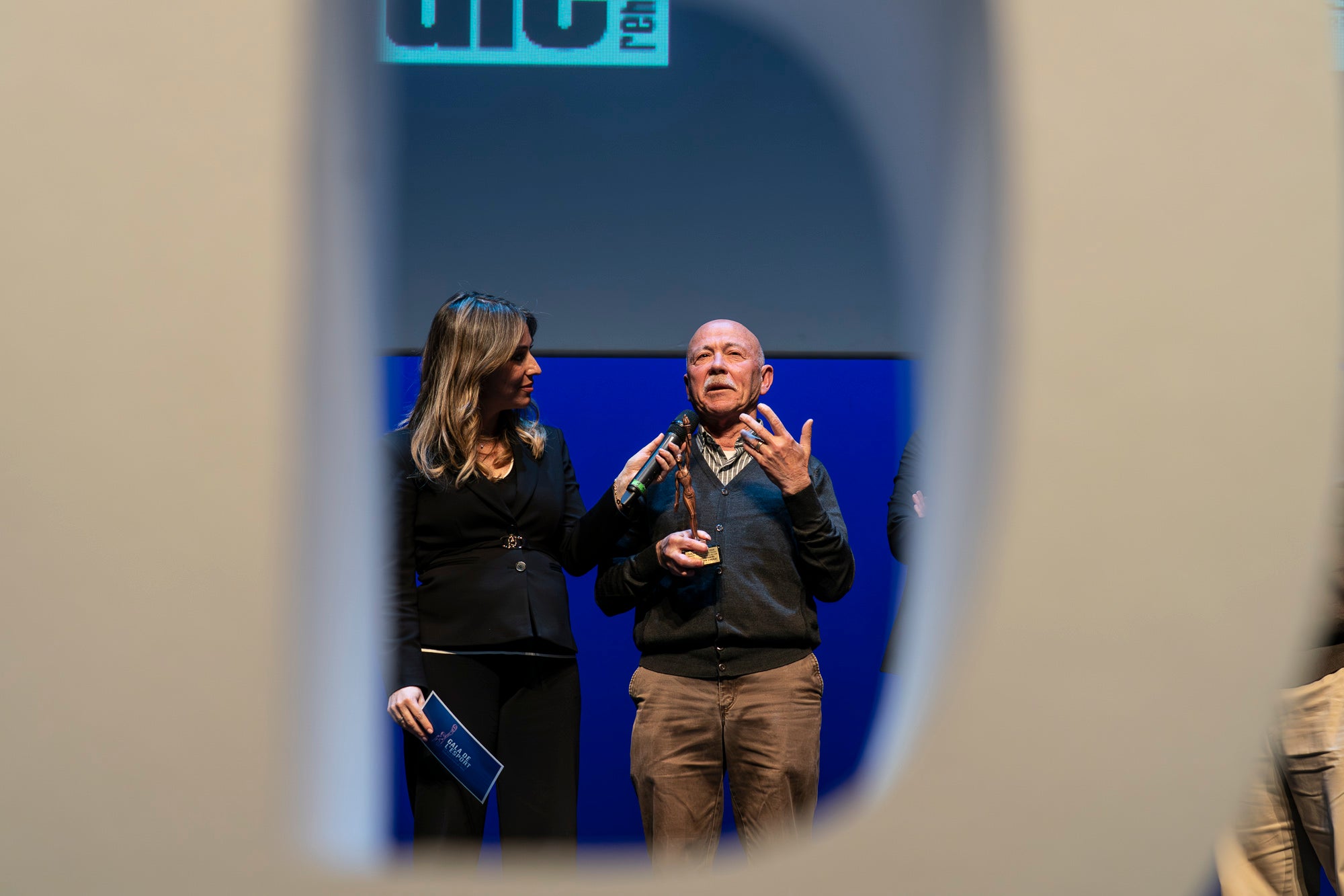 El Teatre Principal va acollir dimarts a la tarda la 51a Gala de l'Esport – Trofeu Lluís Francino i Riera. L'objectiu del certament és retre homenatge a l'esport de la ciutat i als i les esportistes locals, així com entitats, directius i tècnics que hagin destacat durant l'any 2025. El gran triomfar de la nit va ser el waterpolista Álvaro Granados, que va ser nomenat millor Esportista de l'any. En esport adaptat, el guanyador va ser el nedador Jacobo Garrido | Mireia Comas