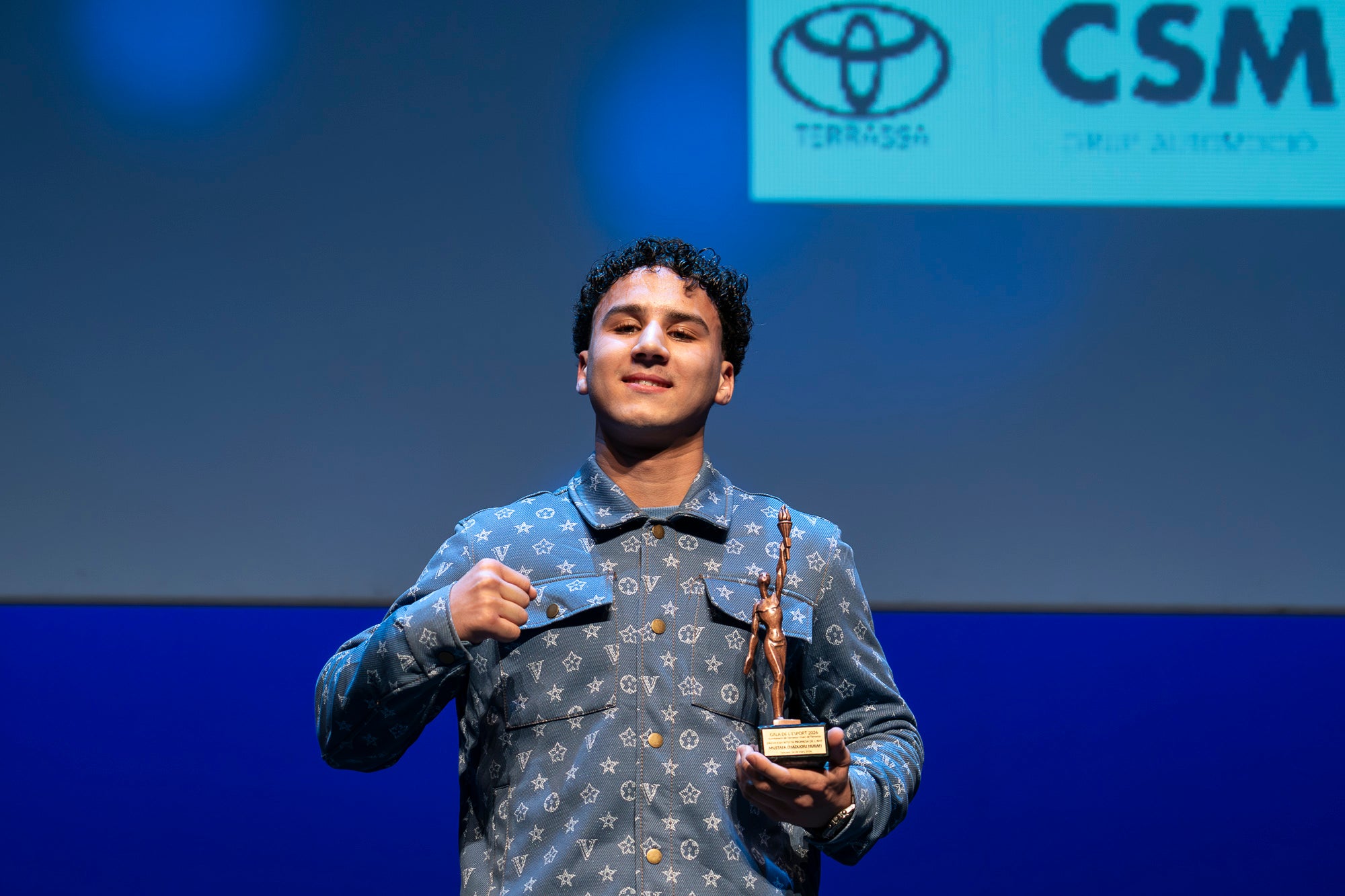 El Teatre Principal va acollir dimarts a la tarda la 51a Gala de l'Esport – Trofeu Lluís Francino i Riera. L'objectiu del certament és retre homenatge a l'esport de la ciutat i als i les esportistes locals, així com entitats, directius i tècnics que hagin destacat durant l'any 2025. El gran triomfar de la nit va ser el waterpolista Álvaro Granados, que va ser nomenat millor Esportista de l'any. En esport adaptat, el guanyador va ser el nedador Jacobo Garrido | Mireia Comas