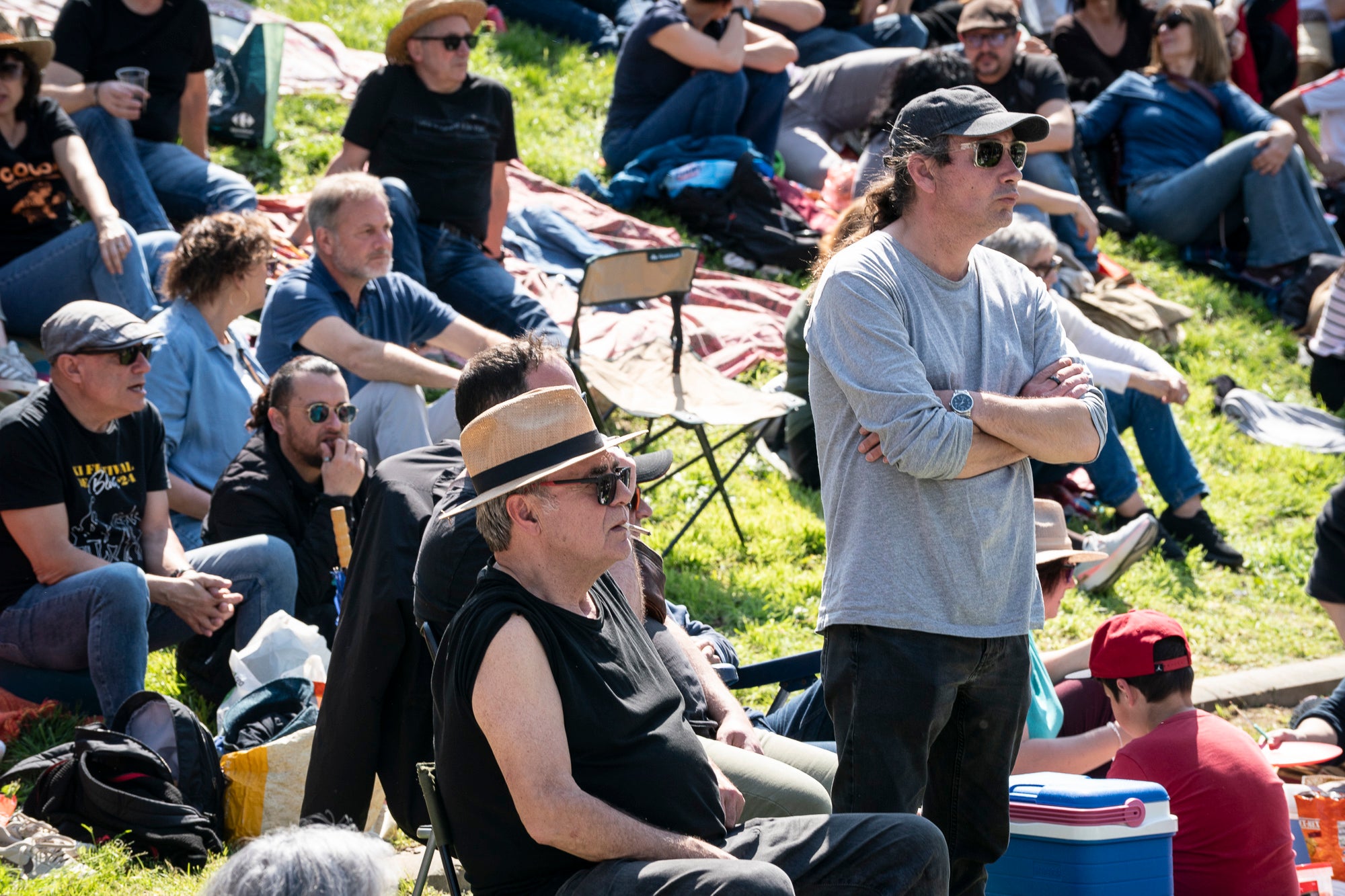 Aquest diumenge ha tingut lloc una de les cites més emblemàtiques i participatives del Festival de Jazz Terrassa: el Pícnic Jazz. La zona del Torrent de la Font d’en Sagrera, al sud del parc, ha acollit una jornada de música en directe, gastronomia i activitats lúdiques en un ambient festiu i familiar. A més del Pícnic Xics, a l’escenari principal hem tingut els concerts de la Fredi’s Jazz Band, i la veu magnètica de Sara Dowling amb Ignasi Terraza Trio. I a la tarda, Against The Blues i Dani Nel·lo.