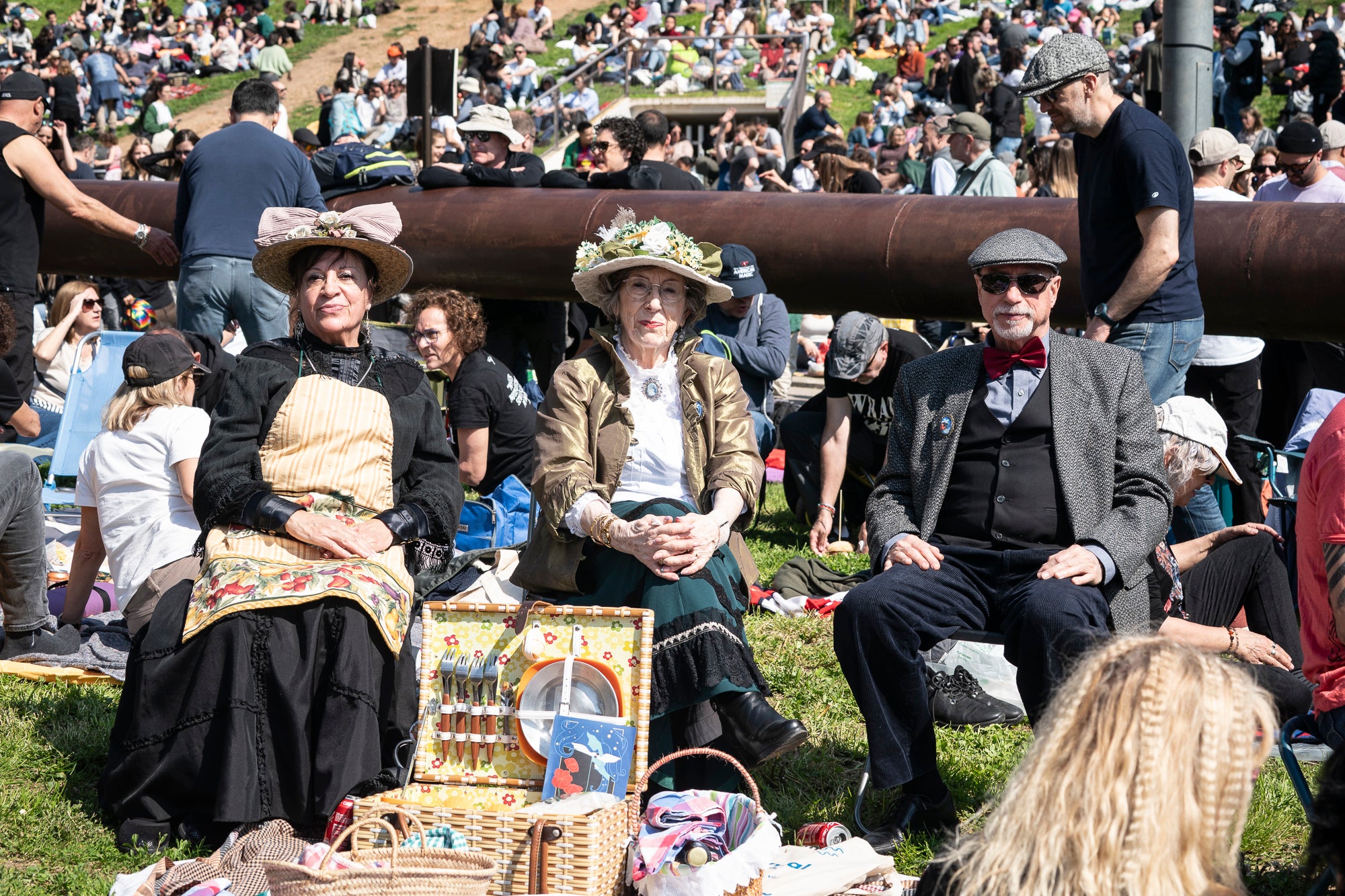 Aquest diumenge ha tingut lloc una de les cites més emblemàtiques i participatives del Festival de Jazz Terrassa: el Pícnic Jazz. La zona del Torrent de la Font d’en Sagrera, al sud del parc, ha acollit una jornada de música en directe, gastronomia i activitats lúdiques en un ambient festiu i familiar. A més del Pícnic Xics, a l’escenari principal hem tingut els concerts de la Fredi’s Jazz Band, i la veu magnètica de Sara Dowling amb Ignasi Terraza Trio. I a la tarda, Against The Blues i Dani Nel·lo.