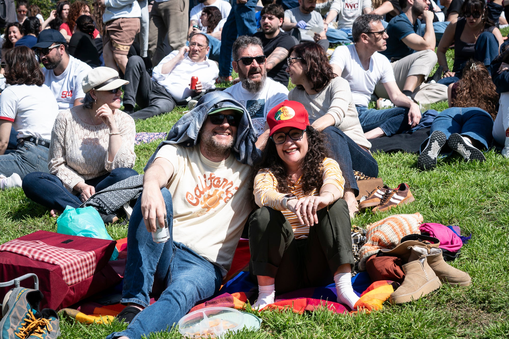 Aquest diumenge ha tingut lloc una de les cites més emblemàtiques i participatives del Festival de Jazz Terrassa: el Pícnic Jazz. La zona del Torrent de la Font d’en Sagrera, al sud del parc, ha acollit una jornada de música en directe, gastronomia i activitats lúdiques en un ambient festiu i familiar. A més del Pícnic Xics, a l’escenari principal hem tingut els concerts de la Fredi’s Jazz Band, i la veu magnètica de Sara Dowling amb Ignasi Terraza Trio. I a la tarda, Against The Blues i Dani Nel·lo.