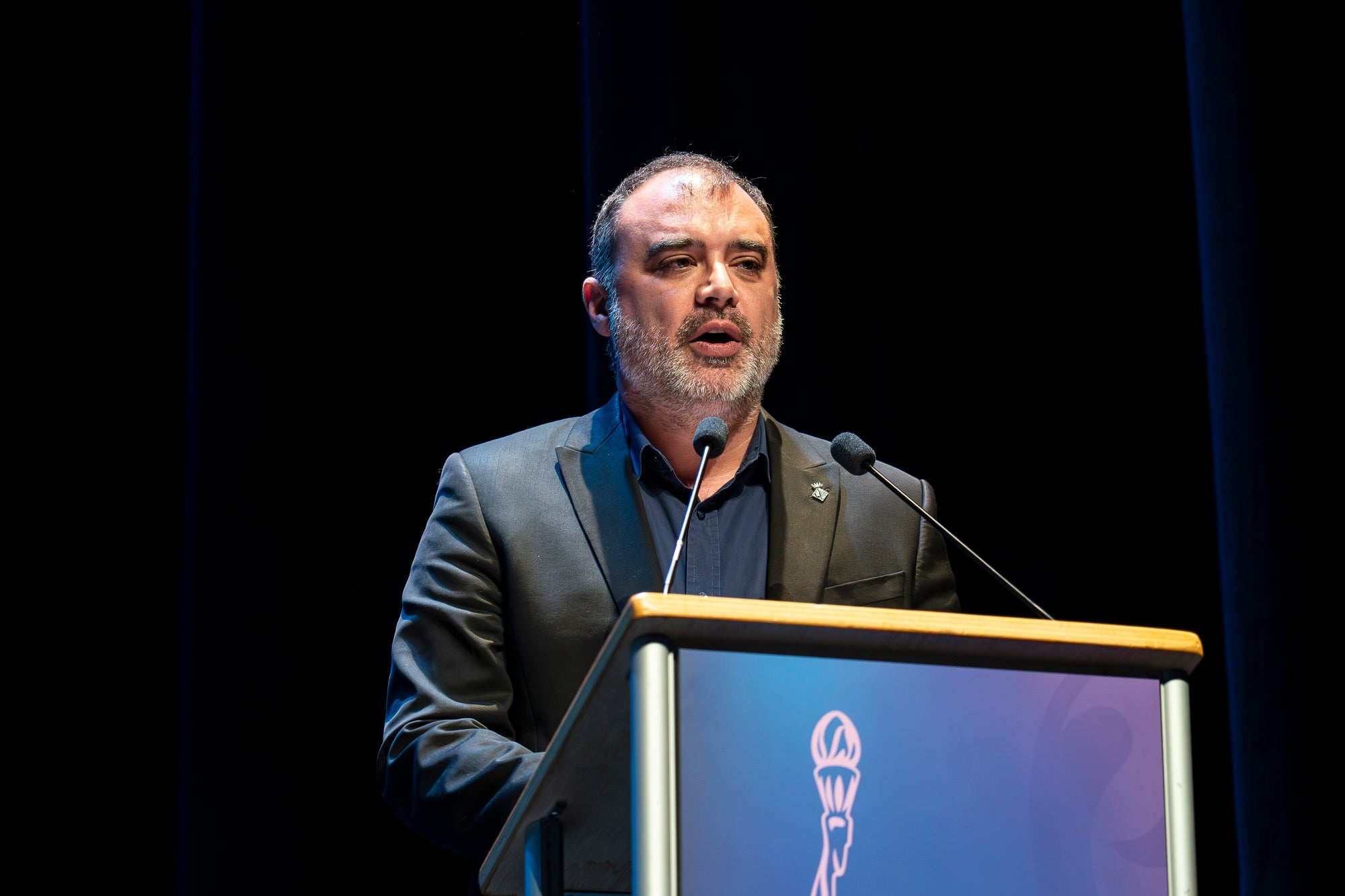 El Teatre Principal va acollir dimarts a la tarda la 51a Gala de l'Esport – Trofeu Lluís Francino i Riera. L'objectiu del certament és retre homenatge a l'esport de la ciutat i als i les esportistes locals, així com entitats, directius i tècnics que hagin destacat durant l'any 2025. El gran triomfar de la nit va ser el waterpolista Álvaro Granados, que va ser nomenat millor Esportista de l'any. En esport adaptat, el guanyador va ser el nedador Jacobo Garrido | Mireia Comas