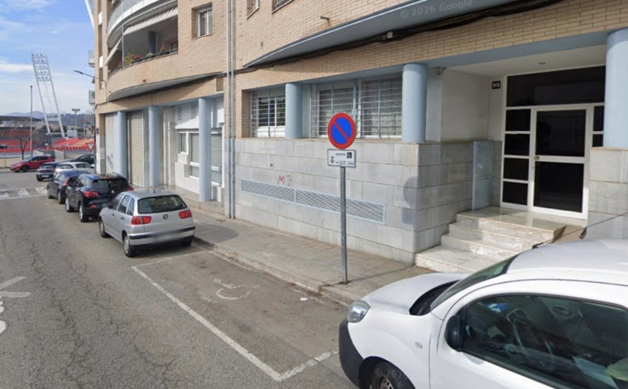 La comunitat de veïns de Pintor Vancells ha demanat instal·lar una rampa a l'exterior | G.E.