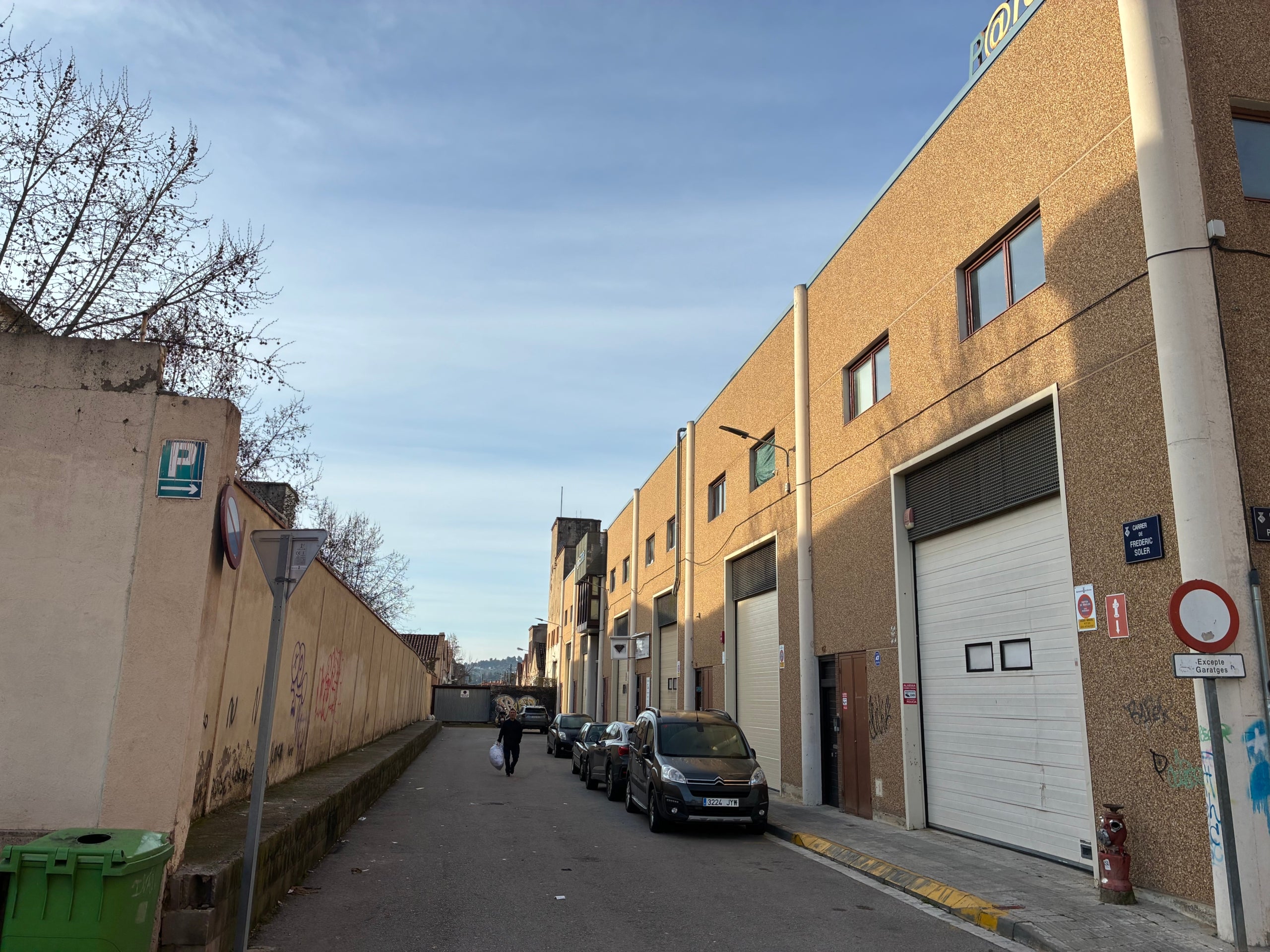Carrer de Frederic Soler, amb Pasteur, que s'ha d'obrir en un tram cap al sud fins al carrer del Bruc en la reurbanització del sector del Vapor Cortès, al barri de Ca n'Aurell de Terrassa | Vicenç Batalla