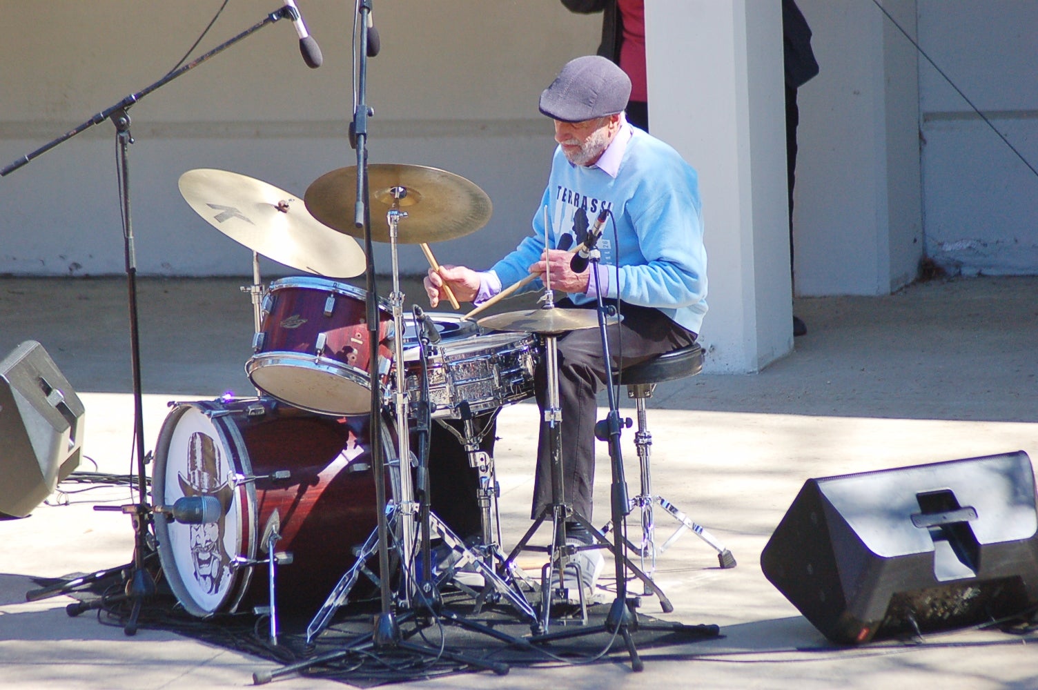 Actuació de New Old Cats Swing a l'amfiteatre del Parc de Sant Jordi amb Òscar Font, al trombó; Juli Aymí, al clarinet; Xavier Algans, al piano; Artur Regada, al contrabaix; i Adrià Font, a la bateria. Aquest concert s'ha emmarcat en el 45è Festival Jazz Terrassa | Ramon Navarro