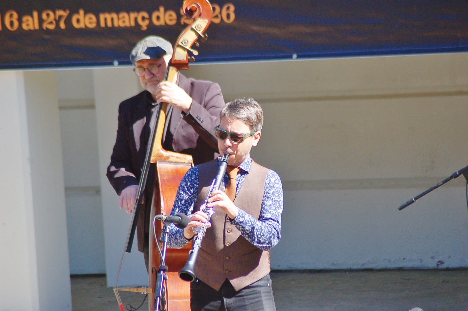 Actuació de New Old Cats Swing a l'amfiteatre del Parc de Sant Jordi amb Òscar Font, al trombó; Juli Aymí, al clarinet; Xavier Algans, al piano; Artur Regada, al contrabaix; i Adrià Font, a la bateria. Aquest concert s'ha emmarcat en el 45è Festival Jazz Terrassa | Ramon Navarro