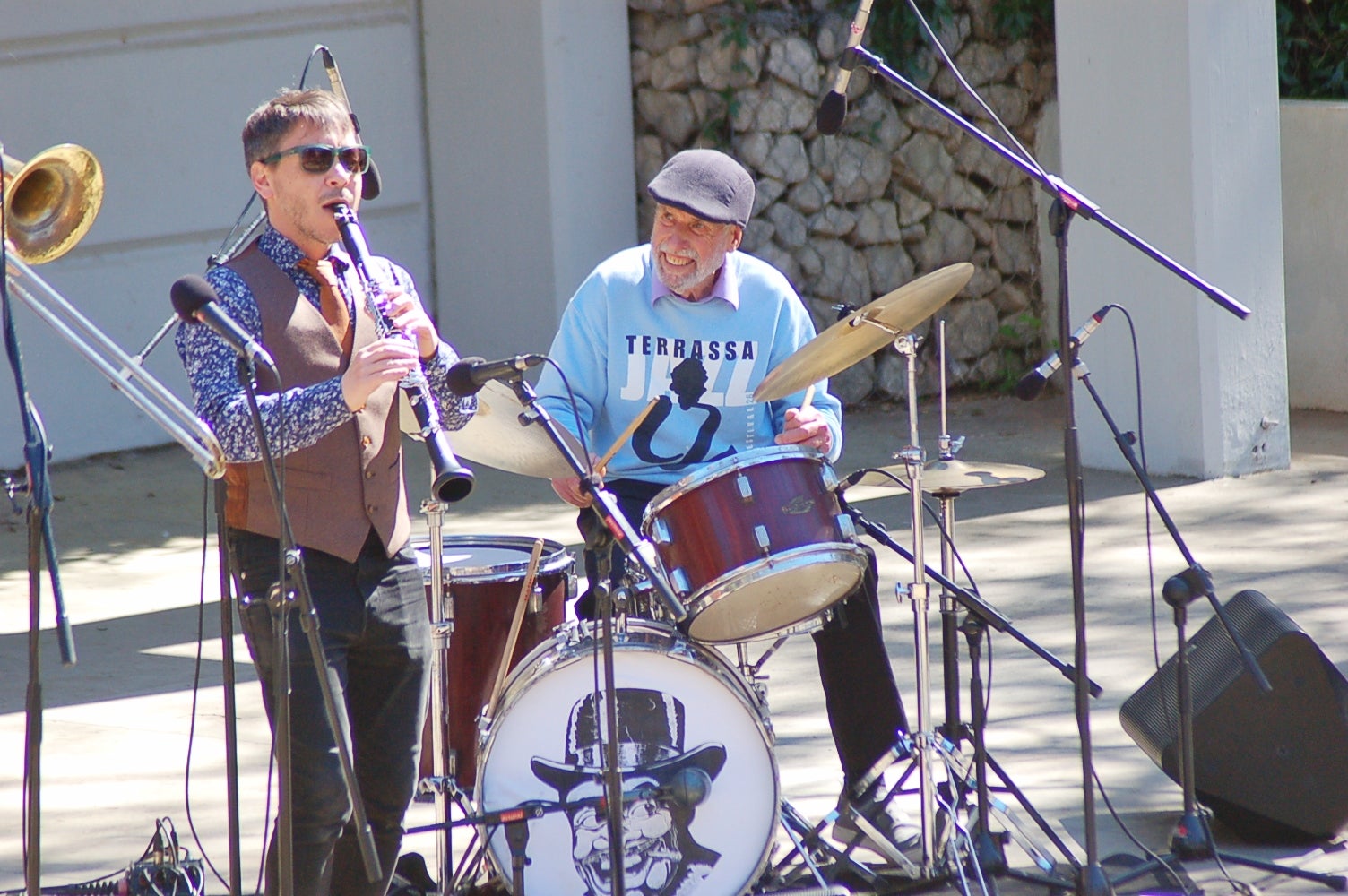 Actuació de New Old Cats Swing a l'amfiteatre del Parc de Sant Jordi amb Òscar Font, al trombó; Juli Aymí, al clarinet; Xavier Algans, al piano; Artur Regada, al contrabaix; i Adrià Font, a la bateria. Aquest concert s'ha emmarcat en el 45è Festival Jazz Terrassa | Ramon Navarro