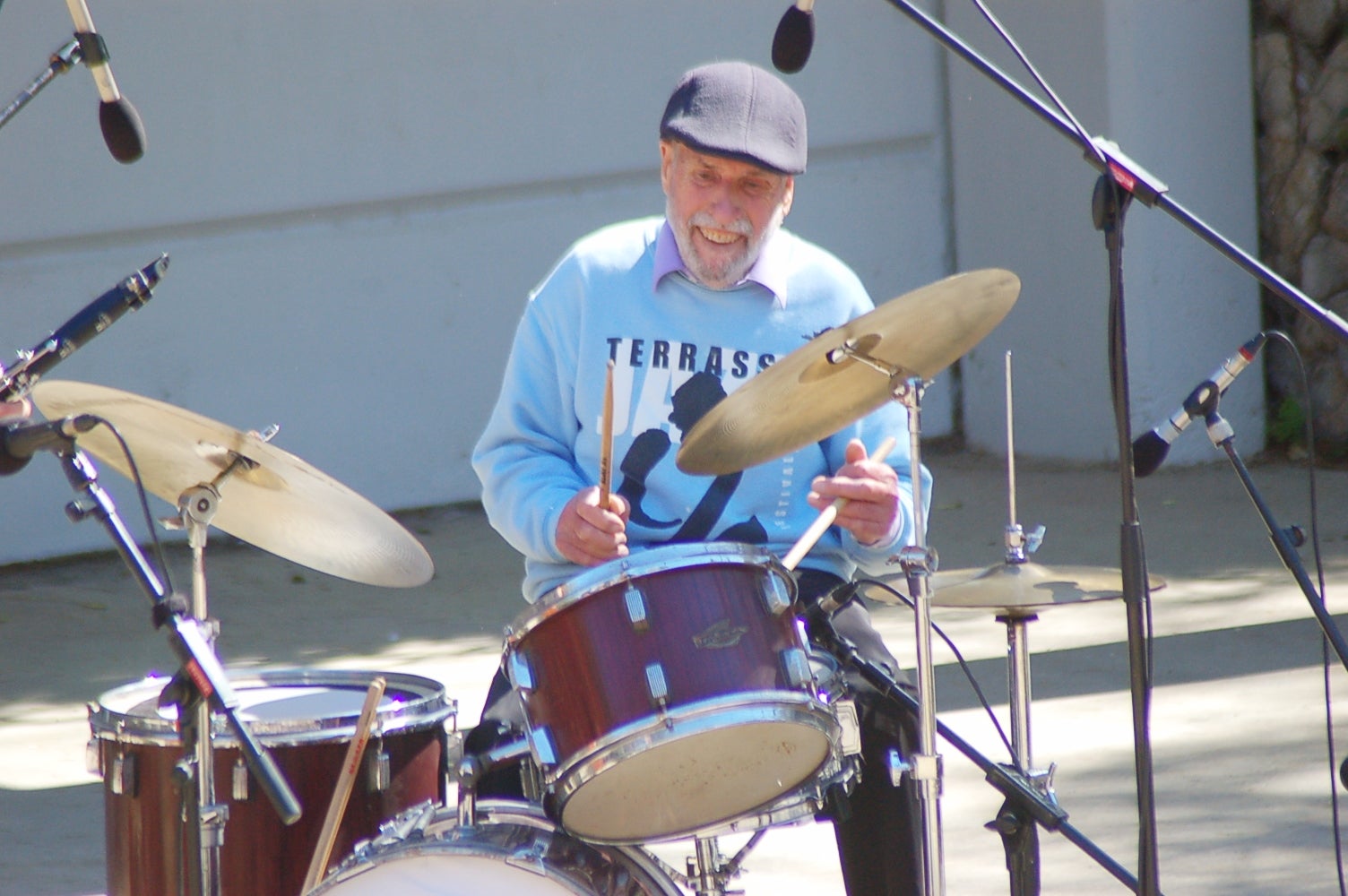 Actuació de New Old Cats Swing a l'amfiteatre del Parc de Sant Jordi amb Òscar Font, al trombó; Juli Aymí, al clarinet; Xavier Algans, al piano; Artur Regada, al contrabaix; i Adrià Font, a la bateria. Aquest concert s'ha emmarcat en el 45è Festival Jazz Terrassa | Ramon Navarro