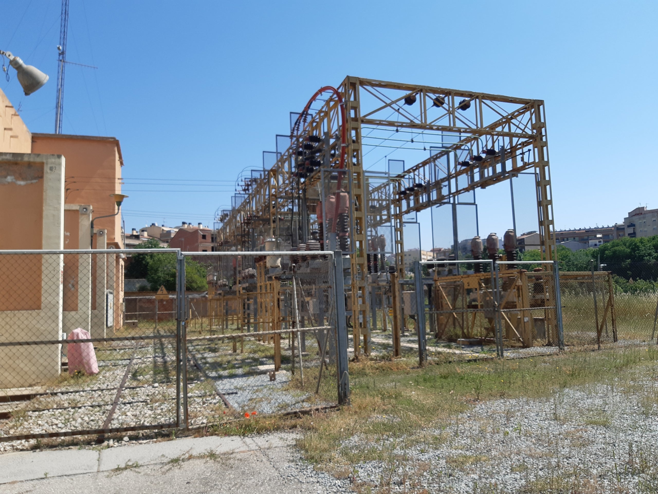 Fotografia on es pot veure el parc exterior de mitjana tensió que ha estat desmantellat | Endesa
