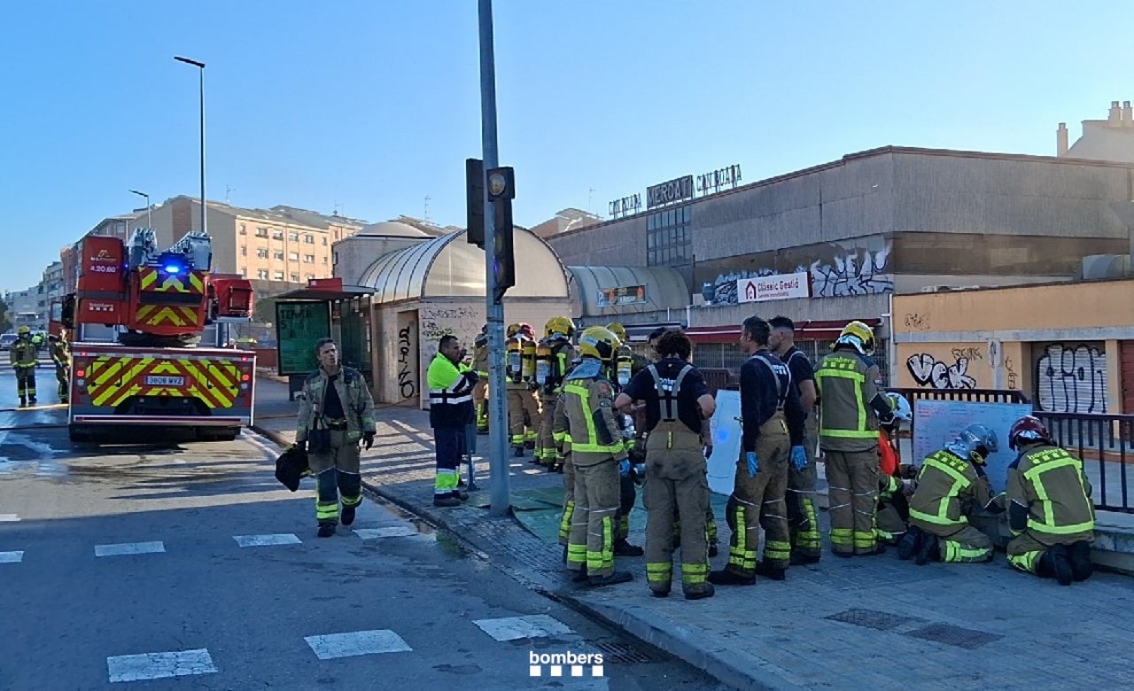 Intervenció dels Bombers en l'incendi al Mercat de Can Boada de Terrassa | Bombers