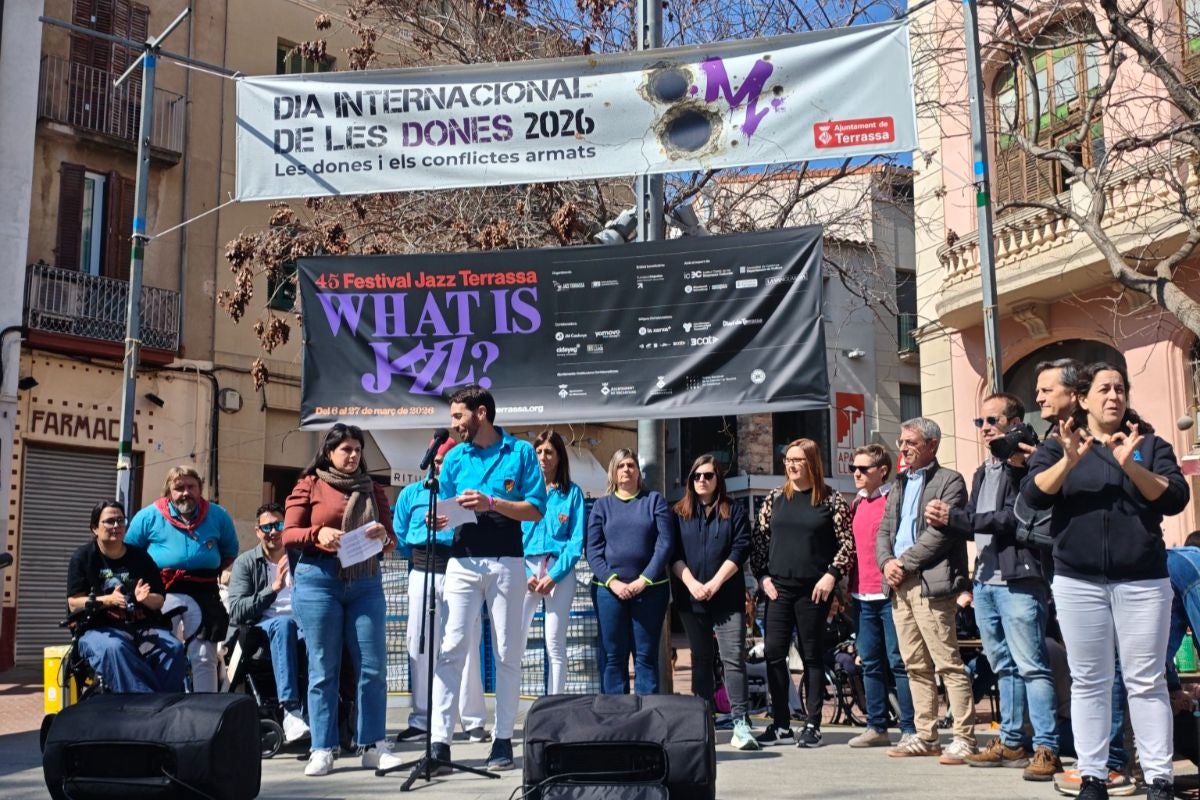 Els Castellers de Terrassa han celebrat la seva VIII Diada Solidària, enguany dedicada a l'esclerosi múltiple | Castellers de Terrassa