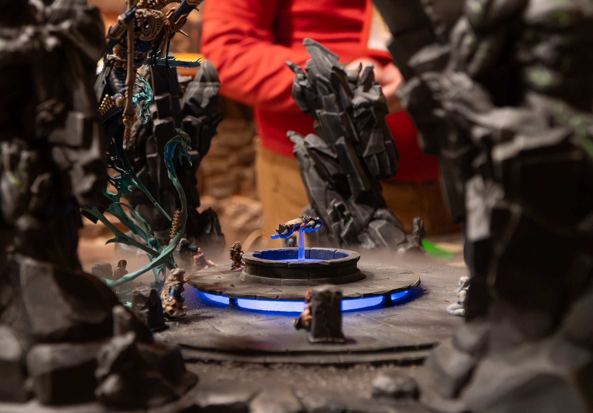 Aquest passat dissabte, 7 de març, el local de festes terrassenc El Soterrani va acollir la celebració del segon Torneig de Warhammer Fantasy, organitzat per Josep Maria Esteve i Segura. De les 11 a 19 hores, desenes de jugadors i curiosos es van citar per gaudir de la competició d'aquest conegut joc de rol. A més, l'esdeveniment també va comptar amb una petita exposició de miniatures | Jan Romero