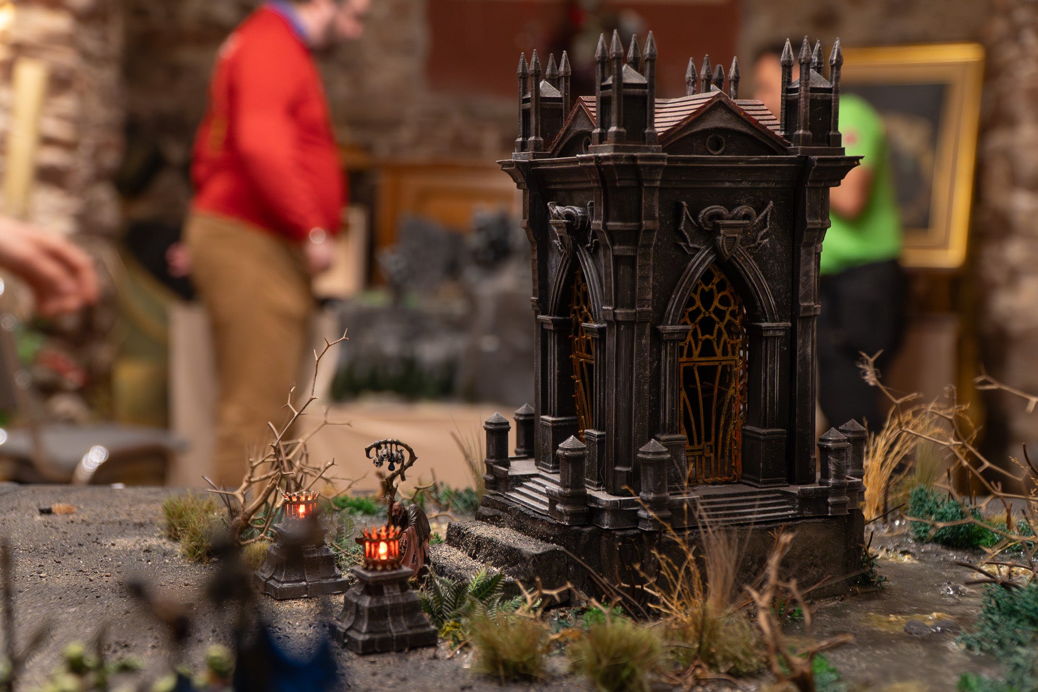 Aquest passat dissabte, 7 de març, el local de festes terrassenc El Soterrani va acollir la celebració del segon Torneig de Warhammer Fantasy, organitzat per Josep Maria Esteve i Segura. De les 11 a 19 hores, desenes de jugadors i curiosos es van citar per gaudir de la competició d'aquest conegut joc de rol. A més, l'esdeveniment també va comptar amb una petita exposició de miniatures | Jan Romero