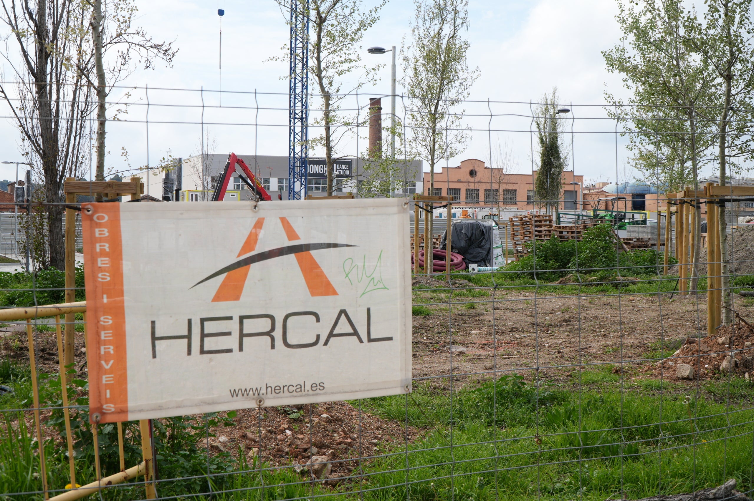 Ara fa exactament un any, van començar les obres per transformar tot l'àmbit recollit en el Pla de Millora Urbana (PMU) de remodelació del sector de la carretera de Rubí, 223. Aquest espai s'ha de convertir en una zona residencial, comercial i de serveis. El sector complet està delimitat pels terrenys situats entre l'avinguda de Santa Eulàlia, la carretera de Rubí, el carrer del Mestre Trias, la plaça de Jaume Jové i els reservats per una futura ampliació sud del Parc de Vallparadís. Els treballs haurien de finalitzar passat l’estiu, omplint de nova vida una superfície d'uns 19.230 m², dels quals 7.137 m² de sòl es destinaran a la construcció d'habitatges i uns 12.093 m² de sòl públic, per completar la vialitat de l'entorn i el perímetre oest del parc de Vallparadís. 