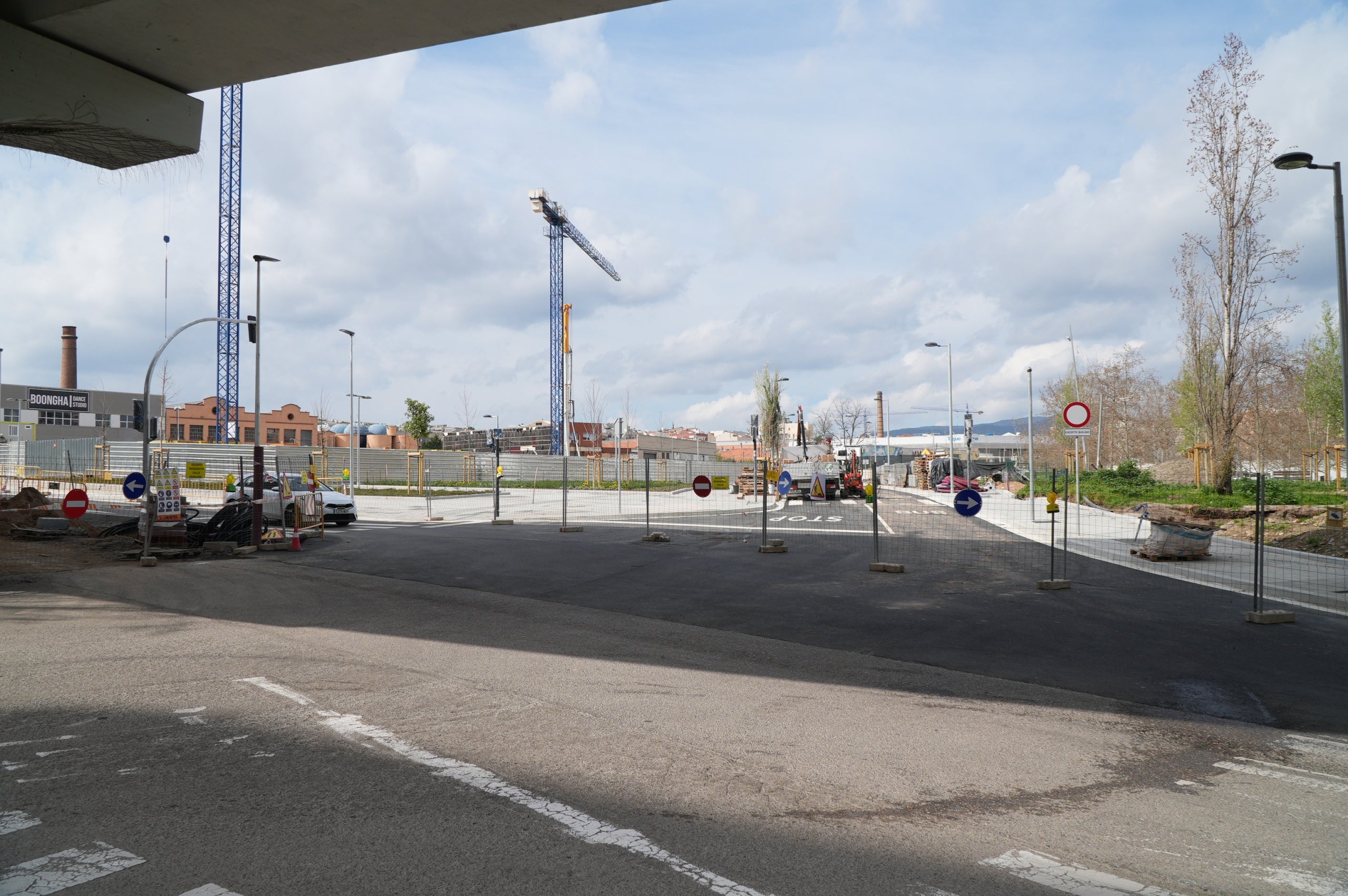 Ara fa exactament un any, van començar les obres per transformar tot l'àmbit recollit en el Pla de Millora Urbana (PMU) de remodelació del sector de la carretera de Rubí, 223. Aquest espai s'ha de convertir en una zona residencial, comercial i de serveis. El sector complet està delimitat pels terrenys situats entre l'avinguda de Santa Eulàlia, la carretera de Rubí, el carrer del Mestre Trias, la plaça de Jaume Jové i els reservats per una futura ampliació sud del Parc de Vallparadís. Els treballs haurien de finalitzar passat l’estiu, omplint de nova vida una superfície d'uns 19.230 m², dels quals 7.137 m² de sòl es destinaran a la construcció d'habitatges i uns 12.093 m² de sòl públic, per completar la vialitat de l'entorn i el perímetre oest del parc de Vallparadís. 