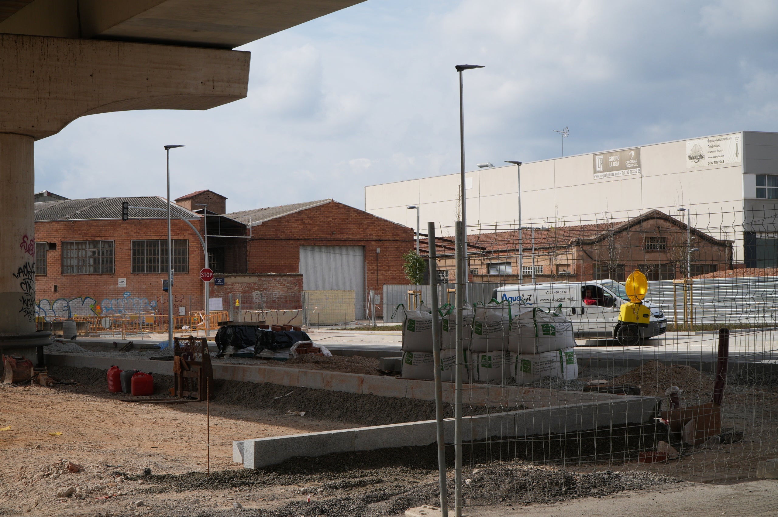 Ara fa exactament un any, van començar les obres per transformar tot l'àmbit recollit en el Pla de Millora Urbana (PMU) de remodelació del sector de la carretera de Rubí, 223. Aquest espai s'ha de convertir en una zona residencial, comercial i de serveis. El sector complet està delimitat pels terrenys situats entre l'avinguda de Santa Eulàlia, la carretera de Rubí, el carrer del Mestre Trias, la plaça de Jaume Jové i els reservats per una futura ampliació sud del Parc de Vallparadís. Els treballs haurien de finalitzar passat l’estiu, omplint de nova vida una superfície d'uns 19.230 m², dels quals 7.137 m² de sòl es destinaran a la construcció d'habitatges i uns 12.093 m² de sòl públic, per completar la vialitat de l'entorn i el perímetre oest del parc de Vallparadís. 