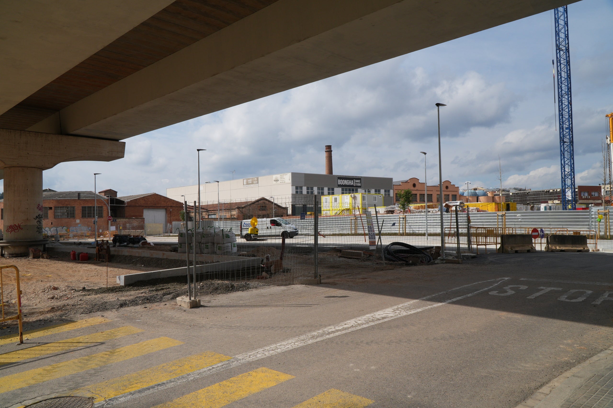 Ara fa exactament un any, van començar les obres per transformar tot l'àmbit recollit en el Pla de Millora Urbana (PMU) de remodelació del sector de la carretera de Rubí, 223. Aquest espai s'ha de convertir en una zona residencial, comercial i de serveis. El sector complet està delimitat pels terrenys situats entre l'avinguda de Santa Eulàlia, la carretera de Rubí, el carrer del Mestre Trias, la plaça de Jaume Jové i els reservats per una futura ampliació sud del Parc de Vallparadís. Els treballs haurien de finalitzar passat l’estiu, omplint de nova vida una superfície d'uns 19.230 m², dels quals 7.137 m² de sòl es destinaran a la construcció d'habitatges i uns 12.093 m² de sòl públic, per completar la vialitat de l'entorn i el perímetre oest del parc de Vallparadís. 