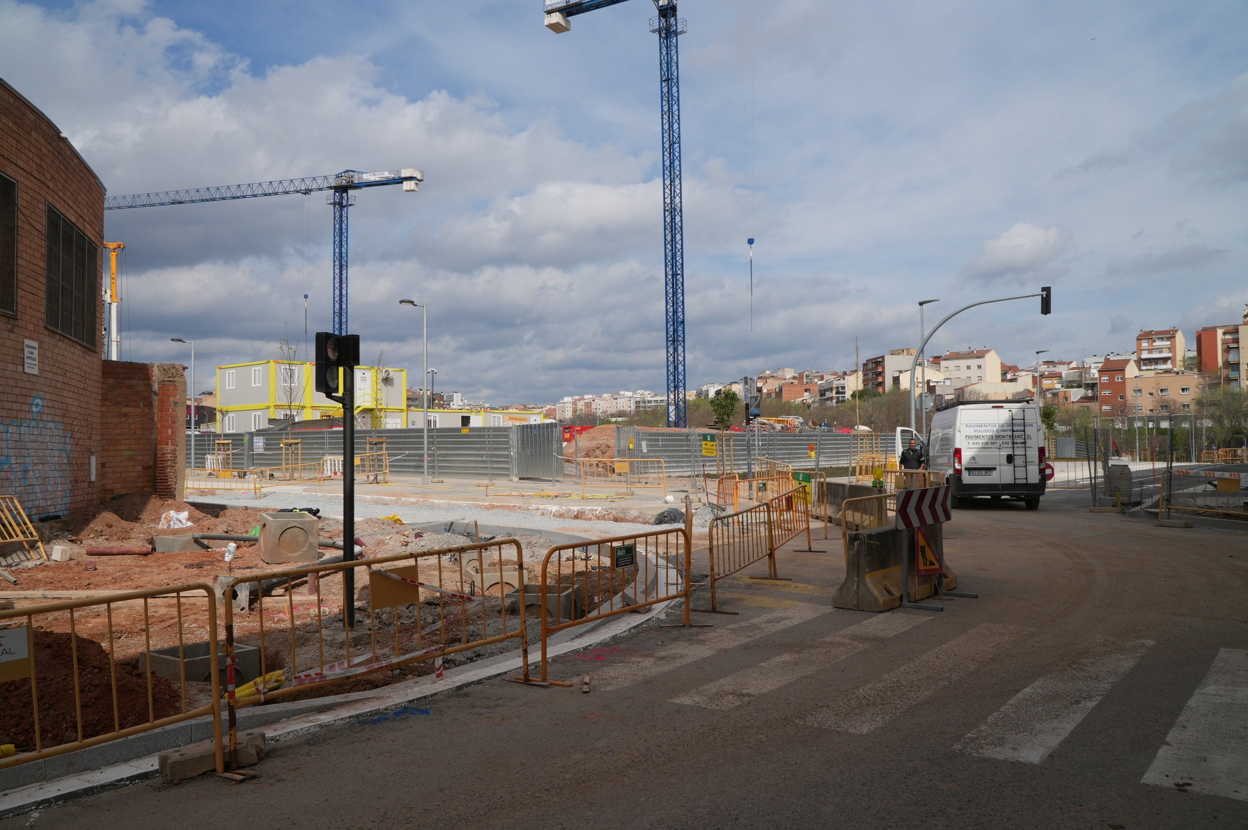 Ara fa exactament un any, van començar les obres per transformar tot l'àmbit recollit en el Pla de Millora Urbana (PMU) de remodelació del sector de la carretera de Rubí, 223. Aquest espai s'ha de convertir en una zona residencial, comercial i de serveis. El sector complet està delimitat pels terrenys situats entre l'avinguda de Santa Eulàlia, la carretera de Rubí, el carrer del Mestre Trias, la plaça de Jaume Jové i els reservats per una futura ampliació sud del Parc de Vallparadís. Els treballs haurien de finalitzar passat l’estiu, omplint de nova vida una superfície d'uns 19.230 m², dels quals 7.137 m² de sòl es destinaran a la construcció d'habitatges i uns 12.093 m² de sòl públic, per completar la vialitat de l'entorn i el perímetre oest del parc de Vallparadís. 