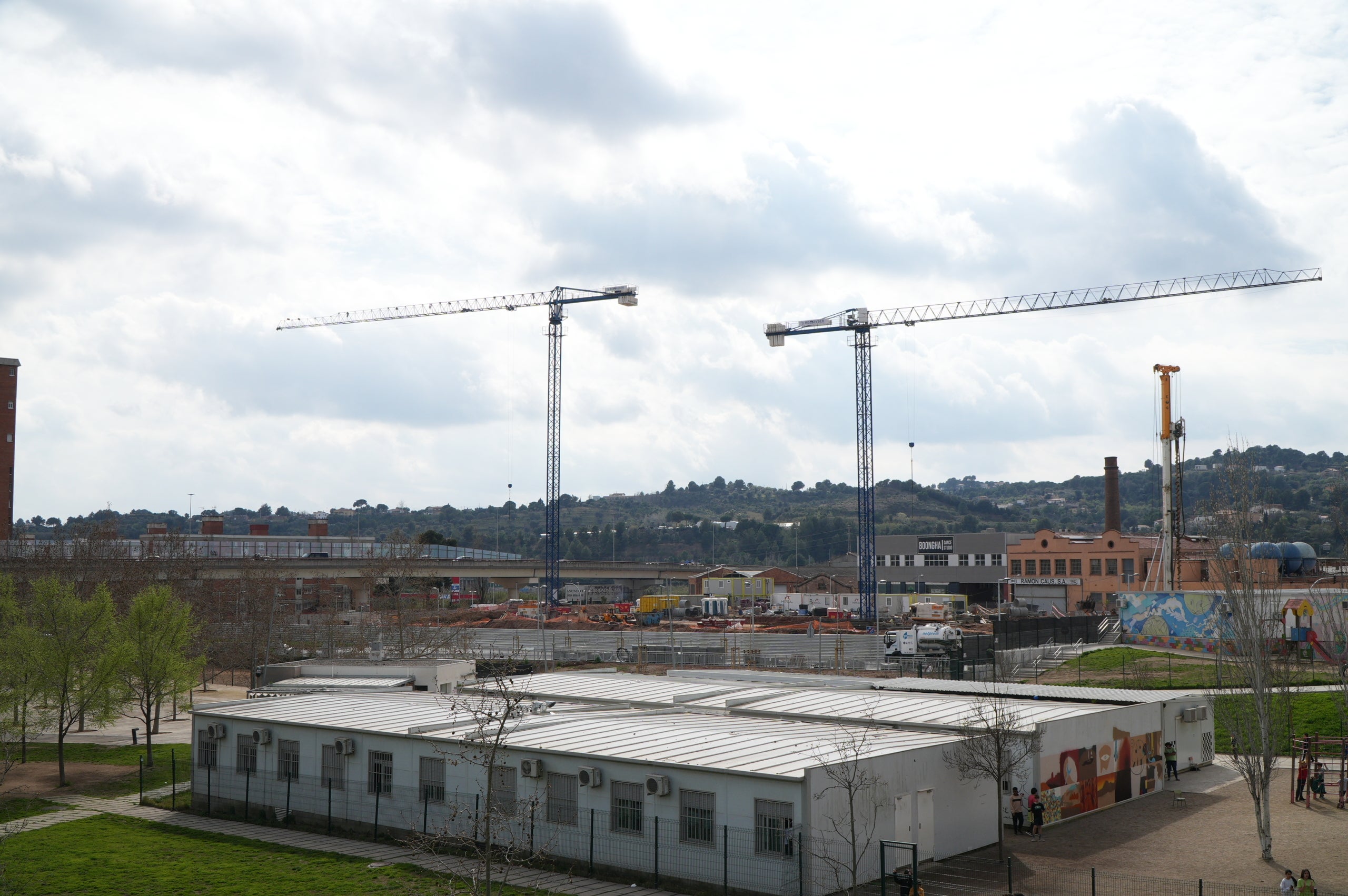 Ara fa exactament un any, van començar les obres per transformar tot l'àmbit recollit en el Pla de Millora Urbana (PMU) de remodelació del sector de la carretera de Rubí, 223. Aquest espai s'ha de convertir en una zona residencial, comercial i de serveis. El sector complet està delimitat pels terrenys situats entre l'avinguda de Santa Eulàlia, la carretera de Rubí, el carrer del Mestre Trias, la plaça de Jaume Jové i els reservats per una futura ampliació sud del Parc de Vallparadís. Els treballs haurien de finalitzar passat l’estiu, omplint de nova vida una superfície d'uns 19.230 m², dels quals 7.137 m² de sòl es destinaran a la construcció d'habitatges i uns 12.093 m² de sòl públic, per completar la vialitat de l'entorn i el perímetre oest del parc de Vallparadís. 
