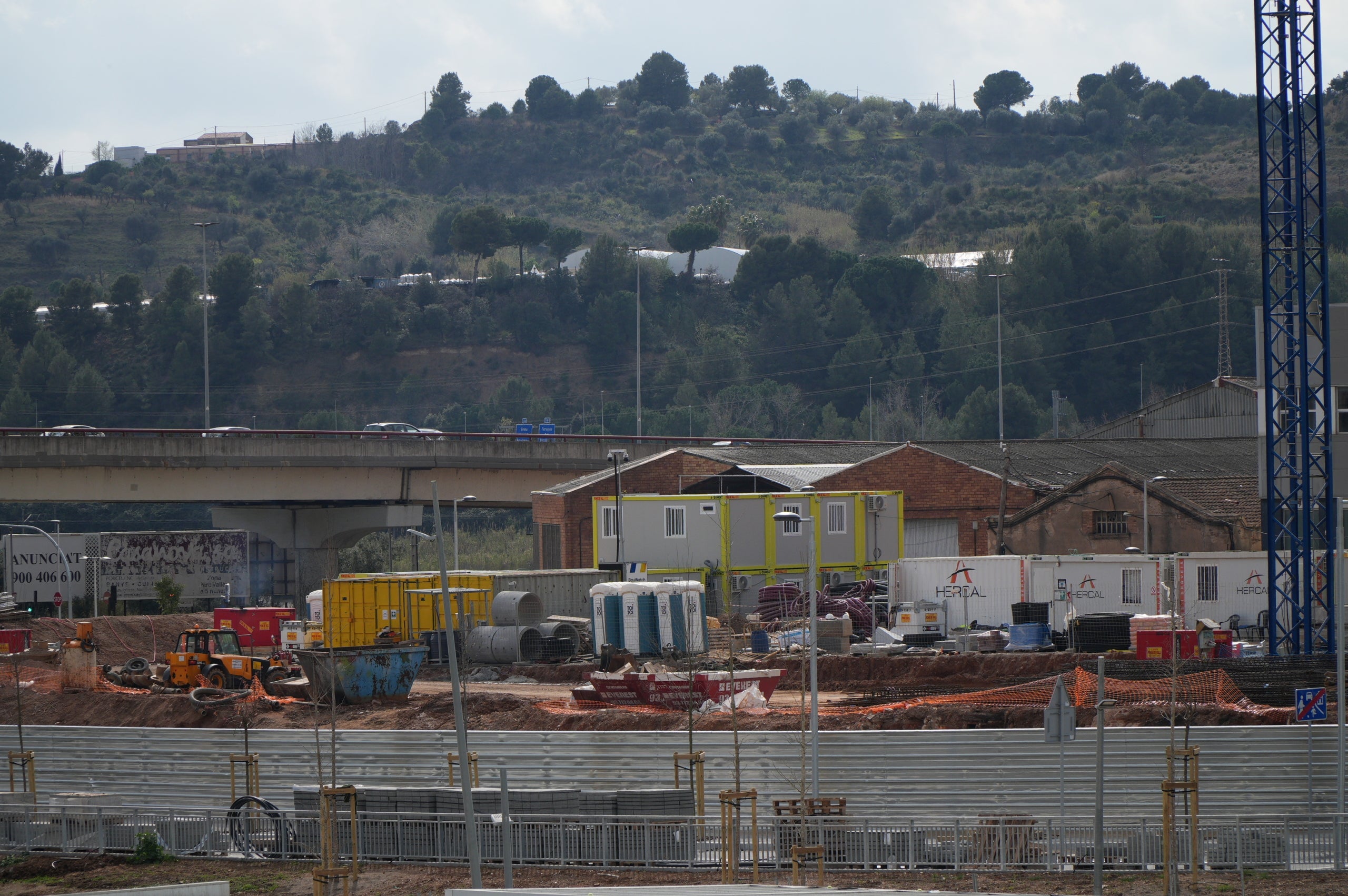 Ara fa exactament un any, van començar les obres per transformar tot l'àmbit recollit en el Pla de Millora Urbana (PMU) de remodelació del sector de la carretera de Rubí, 223. Aquest espai s'ha de convertir en una zona residencial, comercial i de serveis. El sector complet està delimitat pels terrenys situats entre l'avinguda de Santa Eulàlia, la carretera de Rubí, el carrer del Mestre Trias, la plaça de Jaume Jové i els reservats per una futura ampliació sud del Parc de Vallparadís. Els treballs haurien de finalitzar passat l’estiu, omplint de nova vida una superfície d'uns 19.230 m², dels quals 7.137 m² de sòl es destinaran a la construcció d'habitatges i uns 12.093 m² de sòl públic, per completar la vialitat de l'entorn i el perímetre oest del parc de Vallparadís. 