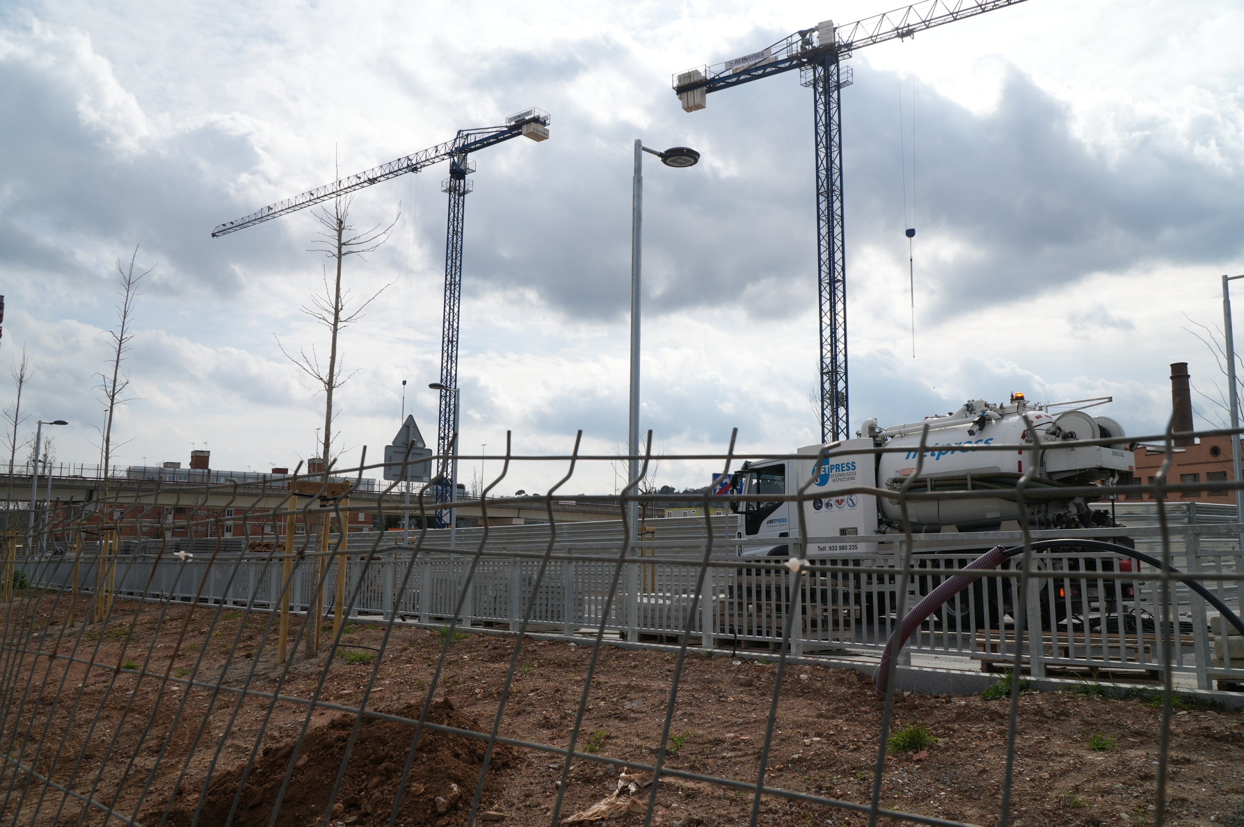 Ara fa exactament un any, van començar les obres per transformar tot l'àmbit recollit en el Pla de Millora Urbana (PMU) de remodelació del sector de la carretera de Rubí, 223. Aquest espai s'ha de convertir en una zona residencial, comercial i de serveis. El sector complet està delimitat pels terrenys situats entre l'avinguda de Santa Eulàlia, la carretera de Rubí, el carrer del Mestre Trias, la plaça de Jaume Jové i els reservats per una futura ampliació sud del Parc de Vallparadís. Els treballs haurien de finalitzar passat l’estiu, omplint de nova vida una superfície d'uns 19.230 m², dels quals 7.137 m² de sòl es destinaran a la construcció d'habitatges i uns 12.093 m² de sòl públic, per completar la vialitat de l'entorn i el perímetre oest del parc de Vallparadís. 