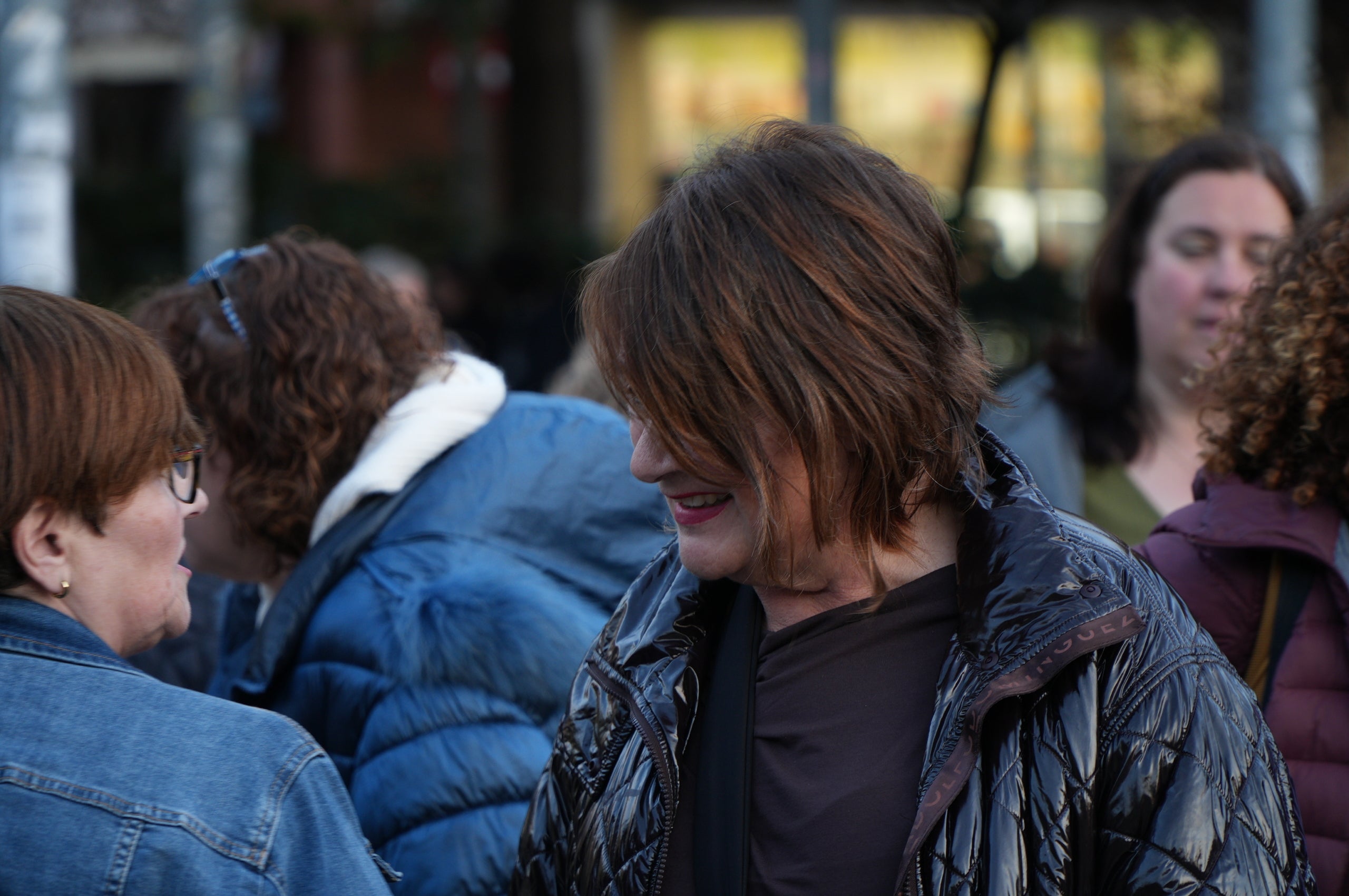Aquest divendres, 13 de març, la plaça del Progrés ha acollit un gran iftar comunitari obert a la ciutadania. L'activitat, organitzada per la Plataforma contra la Discriminació i el Racisme a Terrassa i Dones Esperança, s'ha iniciat amb un recital de Fàtima Saheb, autora del poemari Mares Migrants, i ha comptat amb la participació de Dakka Marrackchia, que ha posat la música, i una actuació de cultura popular a càrrec de la colla del Bitxo del Torrent Mitger. També ha assistit a l'acte Lluïsa Melgares, regidora de Ciutadania i Migracions | Jan Romero