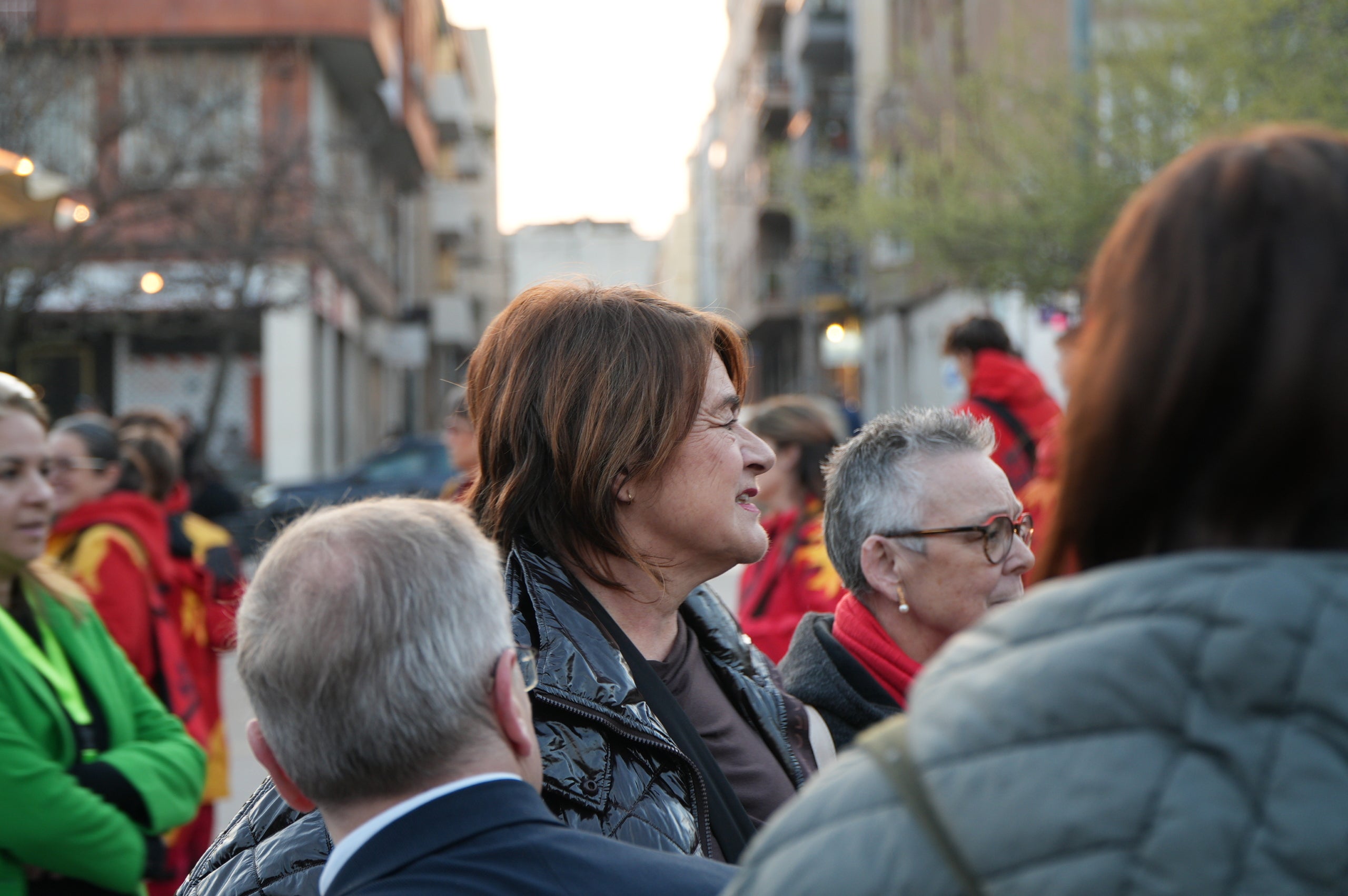 Aquest divendres, 13 de març, la plaça del Progrés ha acollit un gran iftar comunitari obert a la ciutadania. L'activitat, organitzada per la Plataforma contra la Discriminació i el Racisme a Terrassa i Dones Esperança, s'ha iniciat amb un recital de Fàtima Saheb, autora del poemari Mares Migrants, i ha comptat amb la participació de Dakka Marrackchia, que ha posat la música, i una actuació de cultura popular a càrrec de la colla del Bitxo del Torrent Mitger. També ha assistit a l'acte Lluïsa Melgares, regidora de Ciutadania i Migracions | Jan Romero
