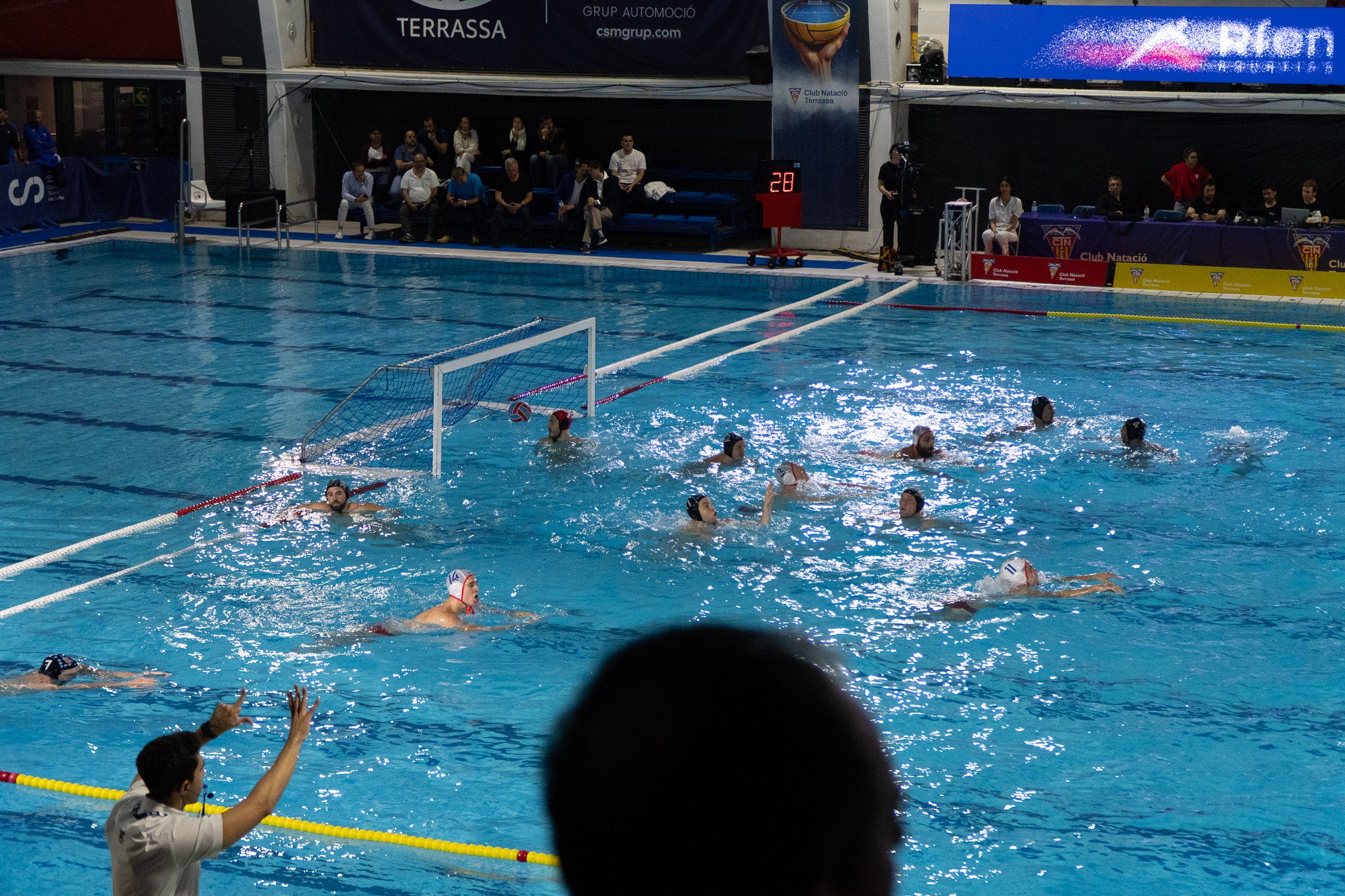 El CN Terrassa ha guanyat al CN Rubí als quarts de final de la Copa del Rei, que s'està disputant aquest cap de setmana a les instal·lacions del club terrassenc. Els de Sergi Mora han sabut dominar el partit des dels primers minuts i s'han imposat amb un resultat de 17-12. Gràcies a aquesta victòria, els egarencs avancen a semifinals i s'enfrontaran al CN Sabadell. El partit es jugarà aquest dissabte, 14 de març, a les 19:15 hores | Jan Romero