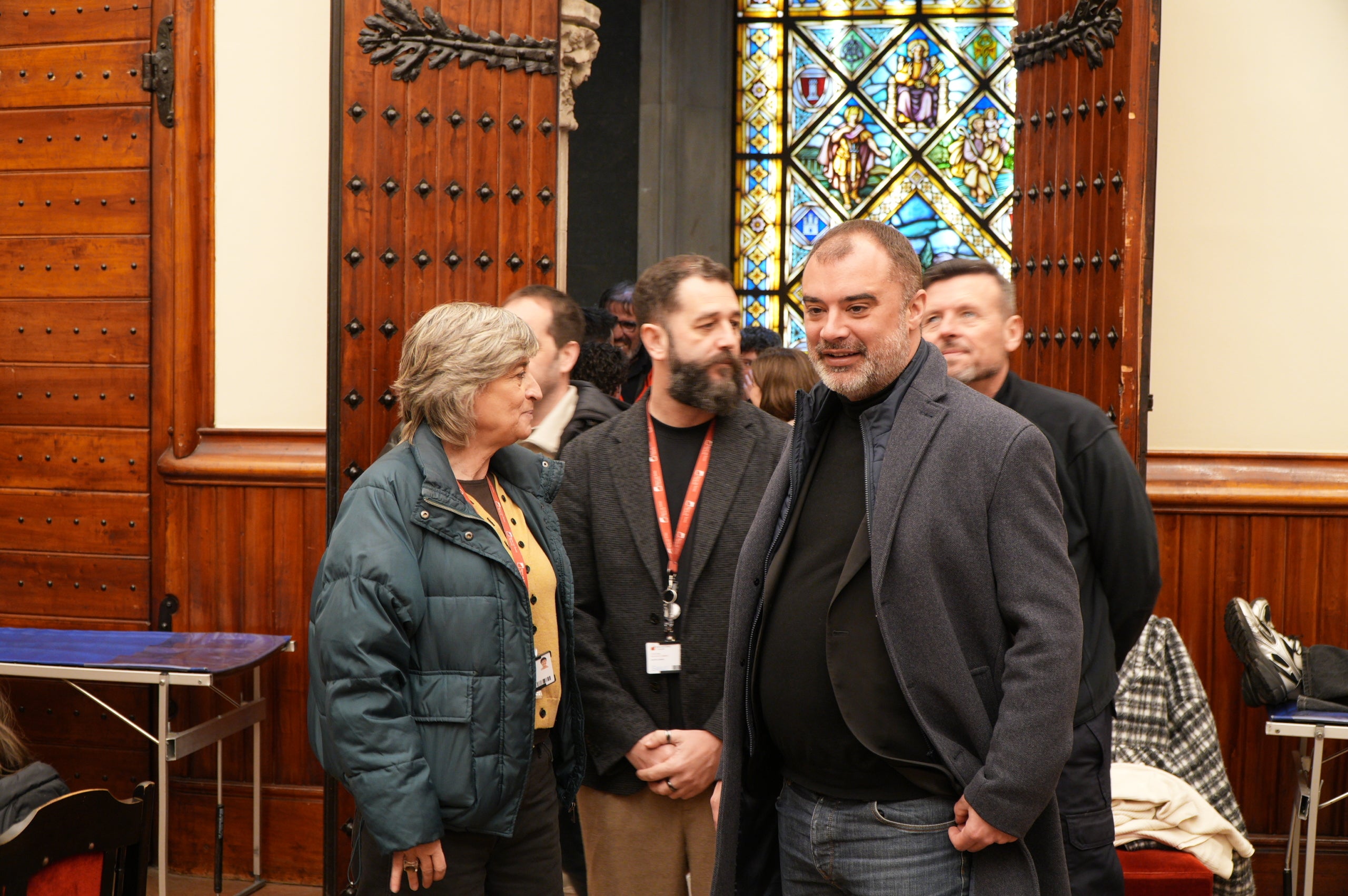 Terrassa ha obert el saló de Plens de l'Ajuntament per acollir la campanya de donació de sang dels Bombers i el Banc de Sang. Malgrat que el clima no ha acompanyat, centenars de persones s'han reunit al Raval de Montserrat per mostrar la seva cara més solidaria i donar sang. La jornada també ha comptat amb la participació d'entitats culturals i socials de Terrassa; com els Diables de Terrassa, els Minyons de Terrassa, Castellers de Terrassa, els Diables de Sant Pere Nord, el Drac de terrassa, els Gegants de Terrassa, entre moltes d'altres | Jan Romero