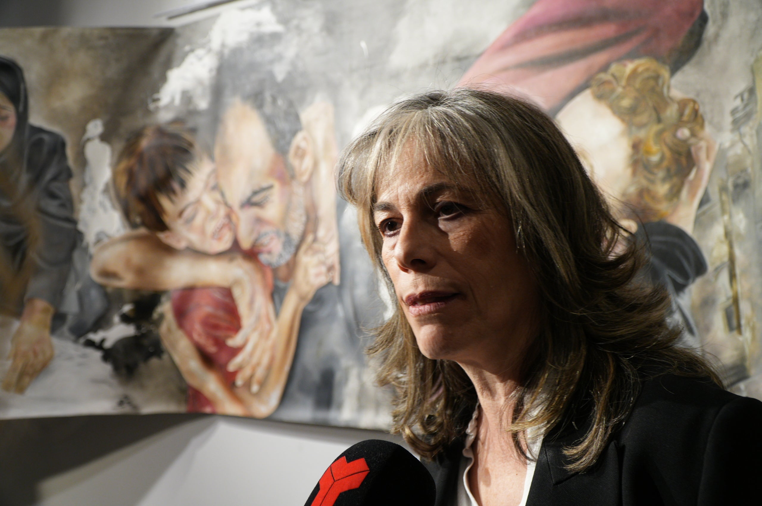 LaFACT ha acollit la presentació se l'obra 'El mural de Gaza. 10 metres pels drets humans', obra de l'artista terrassenca Carmen Valverde. L’acte ha comptat amb la participació de l’autora de l’obra; de les dones de l’associació Raha, que han realitzat la gravació de la instal·lació sonora que acompanya el mural; del poeta madrileny Armando Lozano, autor del poemari Gaza en los cielos; de l’associació Amunt Dona Creant Realitats, que ha realitzat la instal·lació a terra per acompanyar l’obra; la regidora de Polítiques de Gènere, Lluïsa Melgares; i de Jordi Dueso, organitzador de les activitats paral·leles.