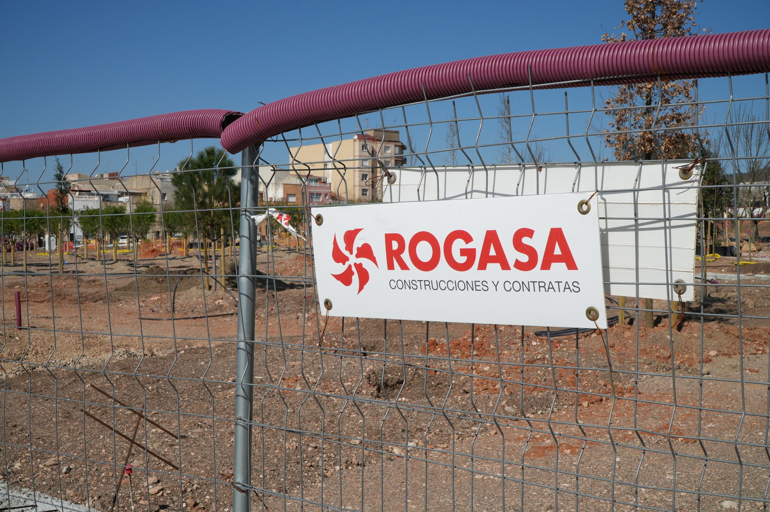 El Parc de la República encara els últims mesos d’obres. El govern municipal ha anunciat que té previst que el nou pulmó verd de la ciutat es pugui inaugurar aquest estiu. En aquesta tercera fase, s’estan fent les diferents plataformes que conformen el parc de Sant Pere Nord, els camins longitudinals nord-sud, la bassa de reg, els paviments, la jardineria i altres elements. La proposta arquitectònica vol recuperar la identitat del passat d'aquest espai públic valorant l'àmbit rural i de gestió de l'aigua, i inclourà quatre espais de jocs infantils, zona enjardinada i un hort urbà.