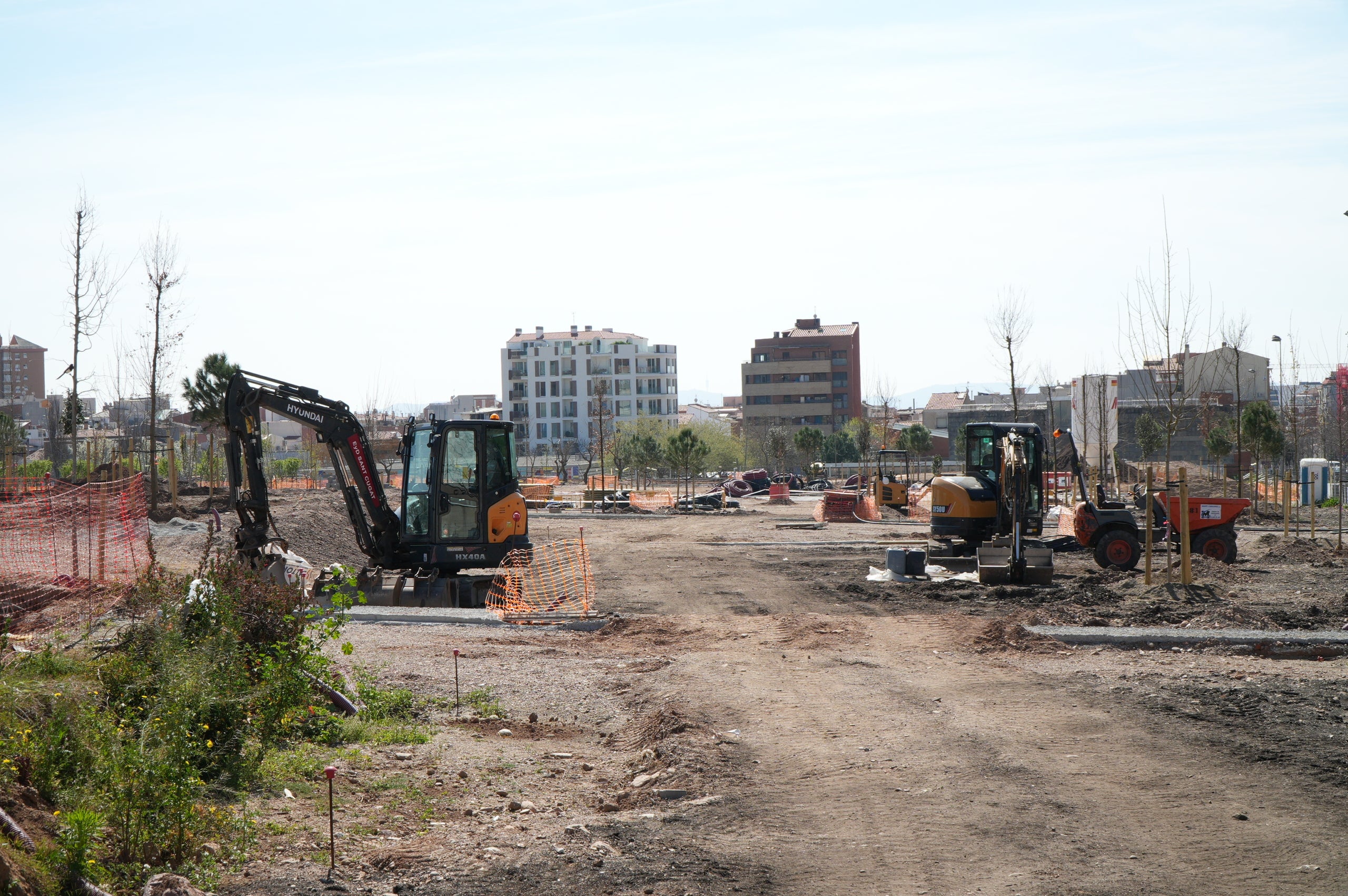 El Parc de la República encara els últims mesos d’obres. El govern municipal ha anunciat que té previst que el nou pulmó verd de la ciutat es pugui inaugurar aquest estiu. En aquesta tercera fase, s’estan fent les diferents plataformes que conformen el parc de Sant Pere Nord, els camins longitudinals nord-sud, la bassa de reg, els paviments, la jardineria i altres elements. La proposta arquitectònica vol recuperar la identitat del passat d'aquest espai públic valorant l'àmbit rural i de gestió de l'aigua, i inclourà quatre espais de jocs infantils, zona enjardinada i un hort urbà.