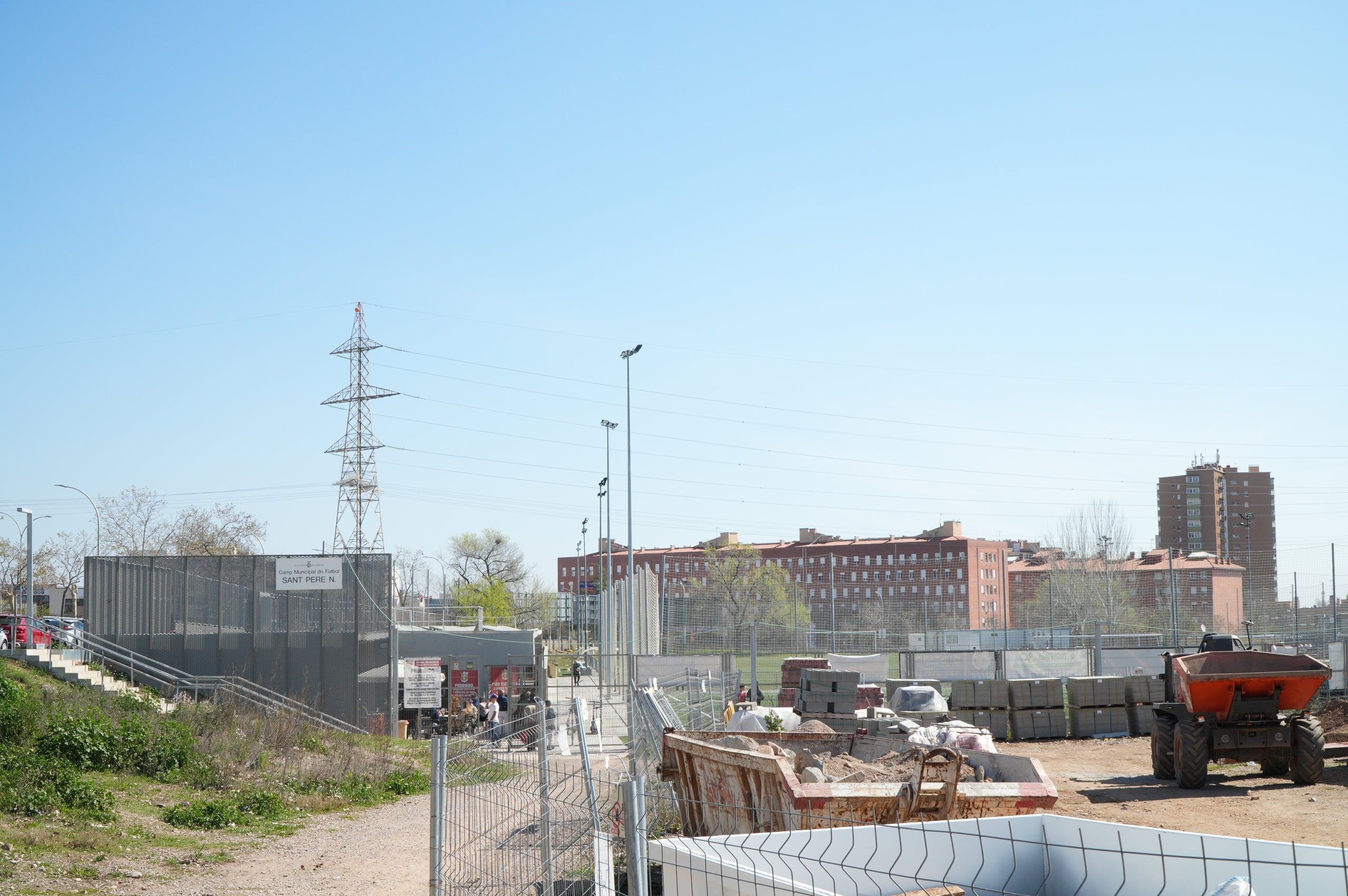El Parc de la República encara els últims mesos d’obres. El govern municipal ha anunciat que té previst que el nou pulmó verd de la ciutat es pugui inaugurar aquest estiu. En aquesta tercera fase, s’estan fent les diferents plataformes que conformen el parc de Sant Pere Nord, els camins longitudinals nord-sud, la bassa de reg, els paviments, la jardineria i altres elements. La proposta arquitectònica vol recuperar la identitat del passat d'aquest espai públic valorant l'àmbit rural i de gestió de l'aigua, i inclourà quatre espais de jocs infantils, zona enjardinada i un hort urbà.