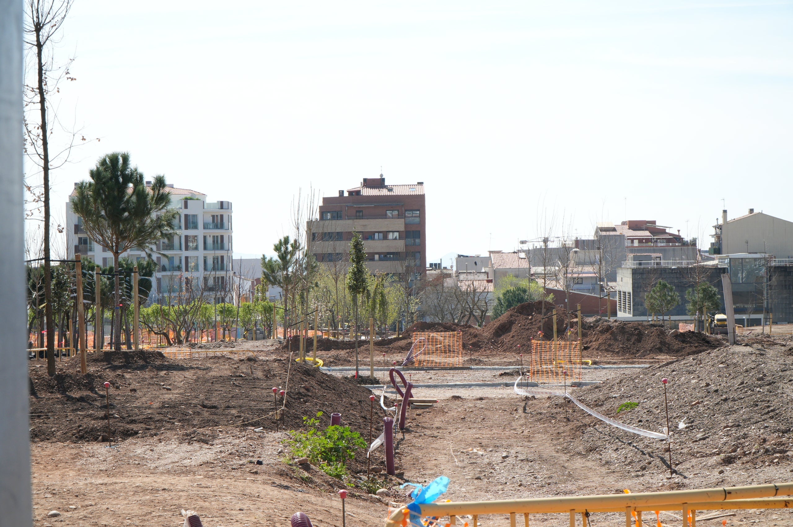 El Parc de la República encara els últims mesos d’obres. El govern municipal ha anunciat que té previst que el nou pulmó verd de la ciutat es pugui inaugurar aquest estiu. En aquesta tercera fase, s’estan fent les diferents plataformes que conformen el parc de Sant Pere Nord, els camins longitudinals nord-sud, la bassa de reg, els paviments, la jardineria i altres elements. La proposta arquitectònica vol recuperar la identitat del passat d'aquest espai públic valorant l'àmbit rural i de gestió de l'aigua, i inclourà quatre espais de jocs infantils, zona enjardinada i un hort urbà.