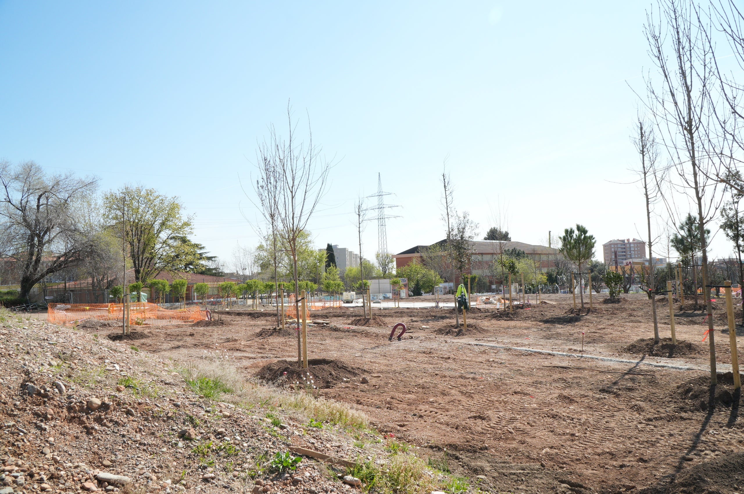 El Parc de la República encara els últims mesos d’obres. El govern municipal ha anunciat que té previst que el nou pulmó verd de la ciutat es pugui inaugurar aquest estiu. En aquesta tercera fase, s’estan fent les diferents plataformes que conformen el parc de Sant Pere Nord, els camins longitudinals nord-sud, la bassa de reg, els paviments, la jardineria i altres elements. La proposta arquitectònica vol recuperar la identitat del passat d'aquest espai públic valorant l'àmbit rural i de gestió de l'aigua, i inclourà quatre espais de jocs infantils, zona enjardinada i un hort urbà.